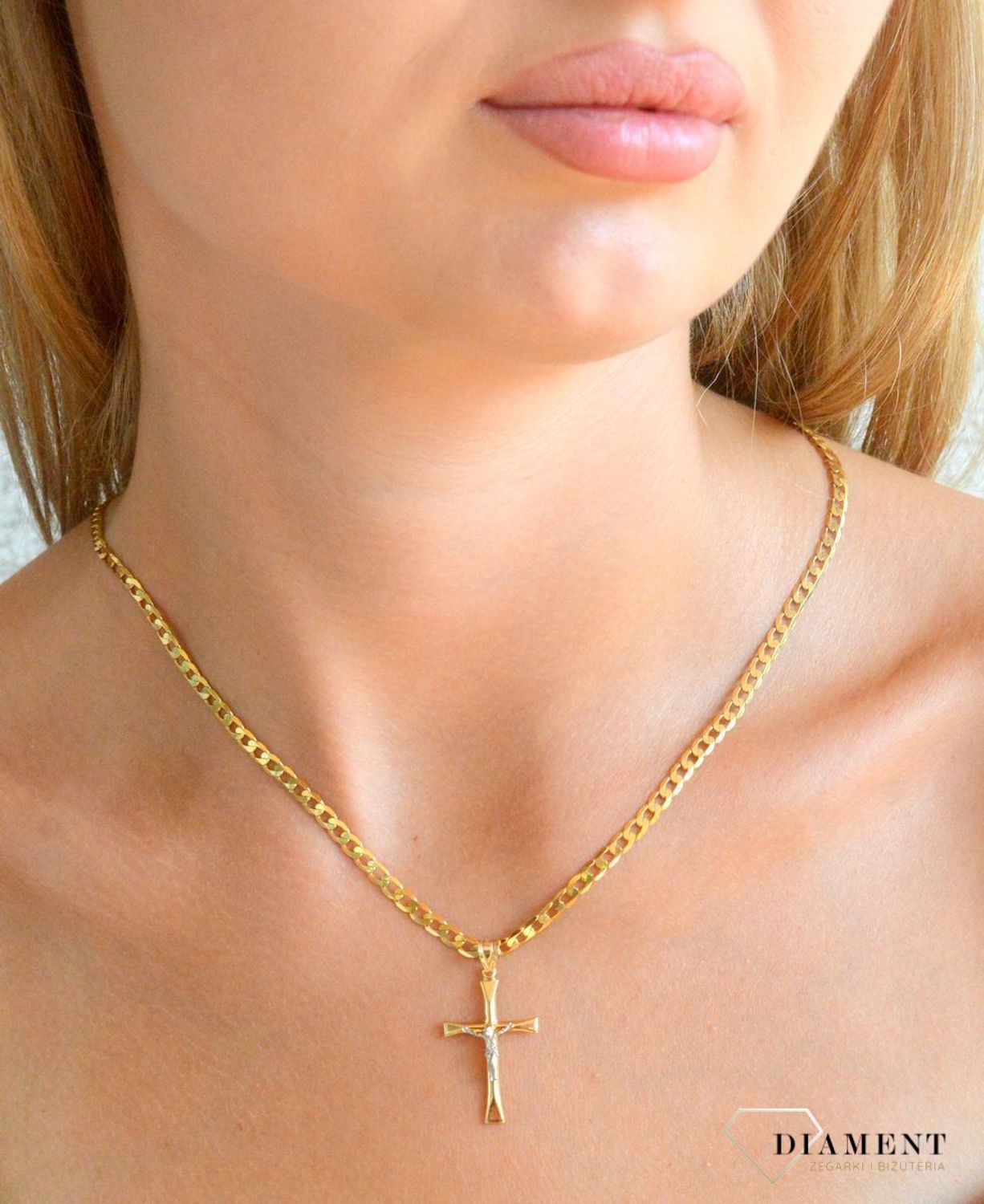 Złota zawieszka krzyżyk 585 z Jezusem DIA-ZAW-11032-585.jpg