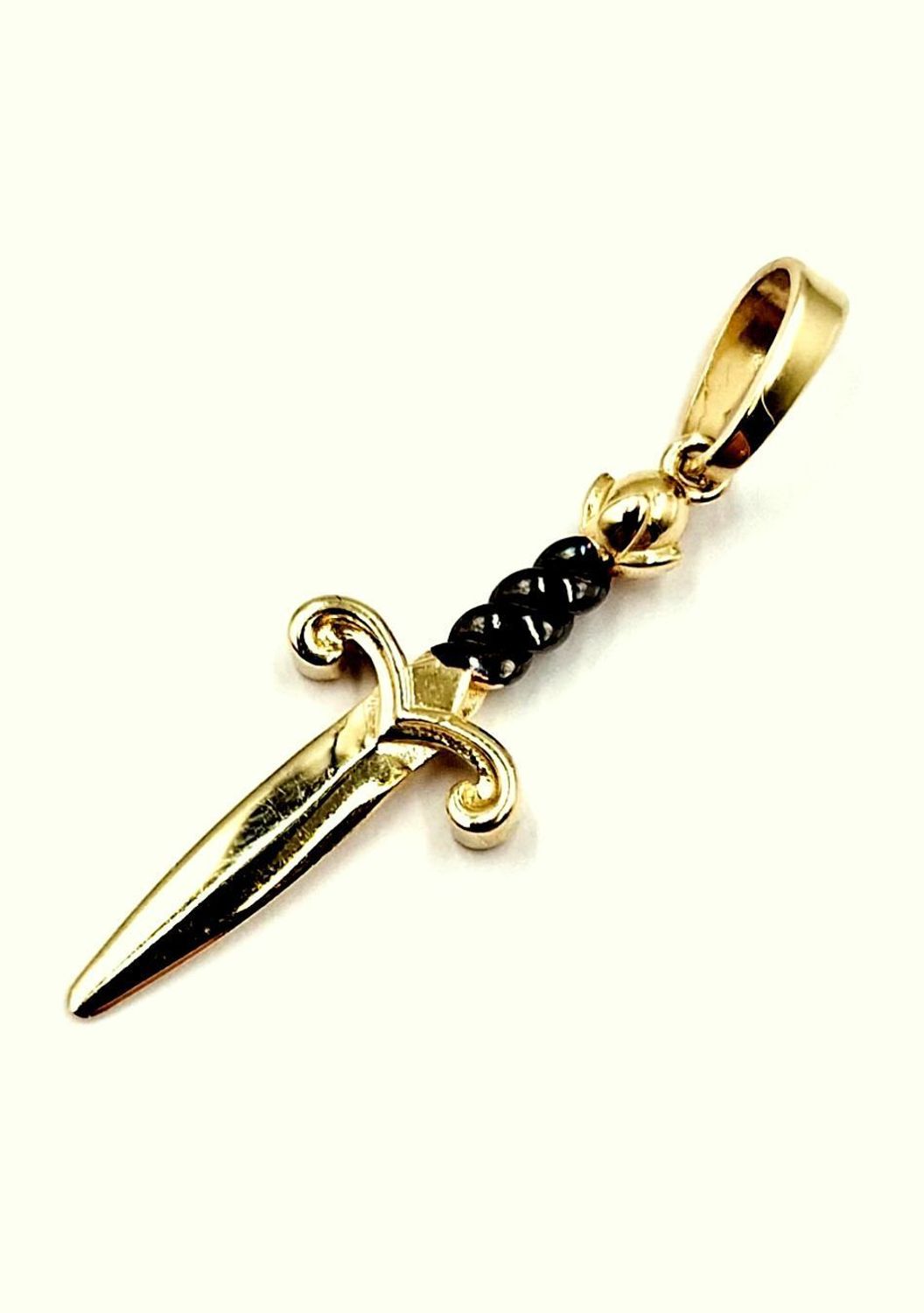Złota zawieszka złota miecz rycerski nóż złoto 585, DIA-ZAW-11099-585. Wisiorek złoty został wykonany z wysokiej jakości złota próby 585. 1.jpg