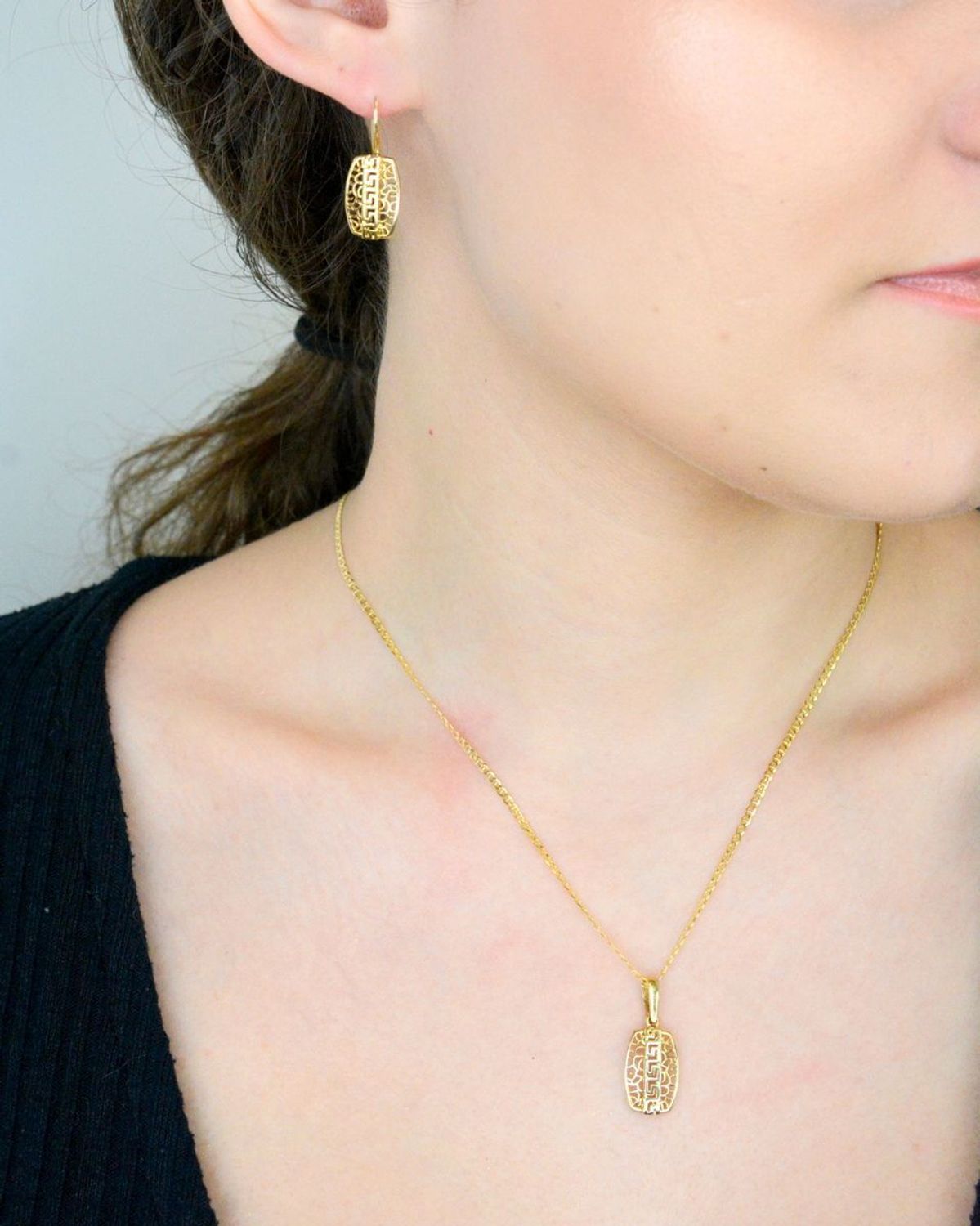 Zawieszka złota droga grecka pr 585, DIA-ZAW-11123-585 Wisiorek został wykonany z wysokiej jakości złota próby 585. Złoto to jeden z najpopularniejszych kruszców, cenione przez kobiety na całym świecie 1.jpg