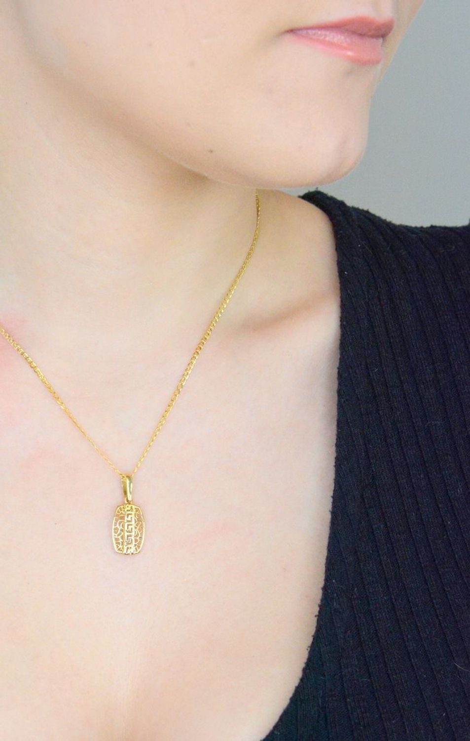 Zawieszka złota droga grecka pr 585, DIA-ZAW-11123-585 Wisiorek został wykonany z wysokiej jakości złota próby 585. Złoto to jeden z najpopularniejszych kruszców, cenione przez kobiety na całym świecie 1.jpg