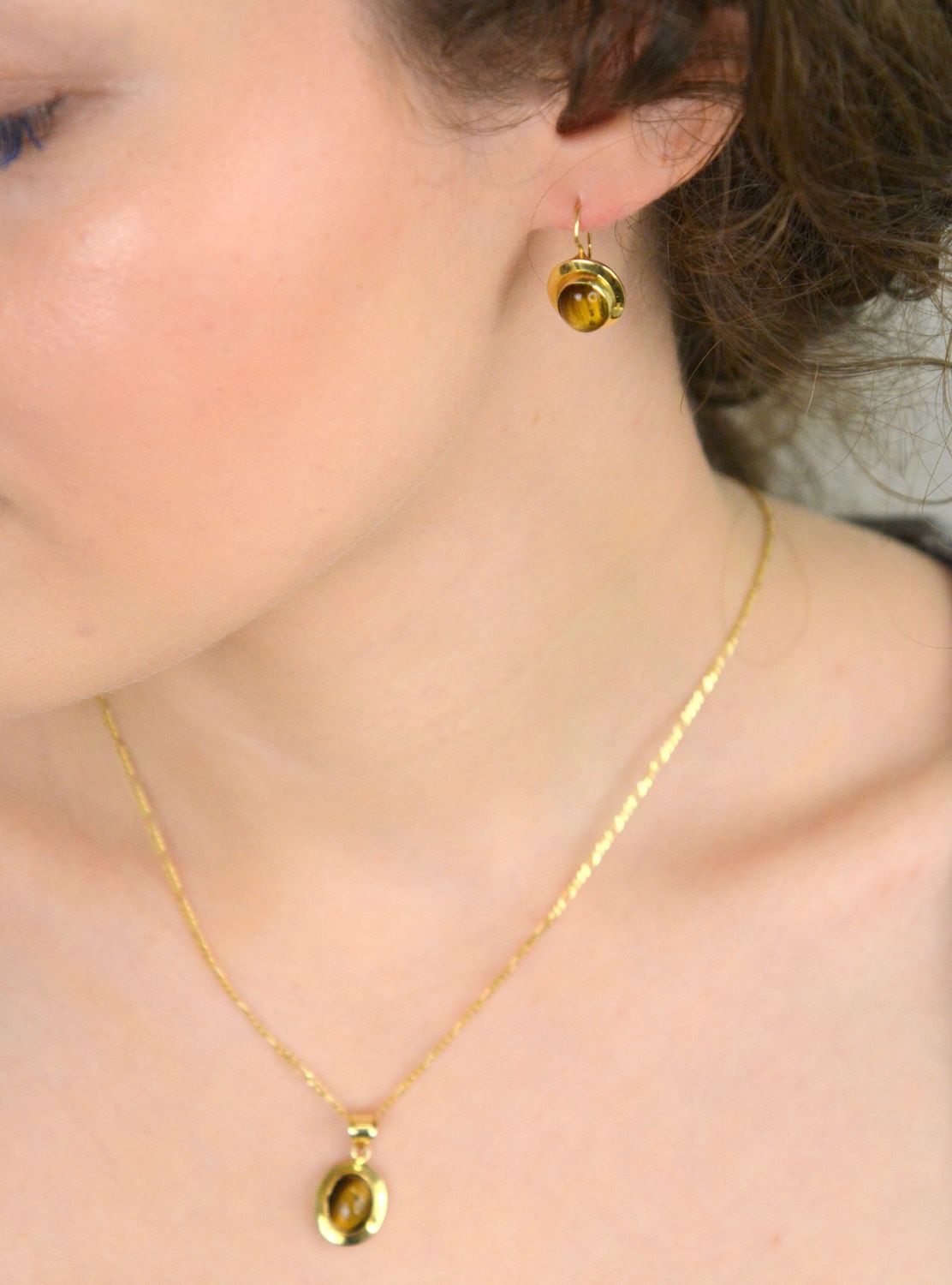 Zawieszka złota 585 Tygrysie Oko DIA-ZAW-11125-585 Zawieszka została wykonana z najwyższej jakości żółtego złota, próby 585. Zawieszka o owalnym kształcie z kamieniem naturalnym 1.jpg