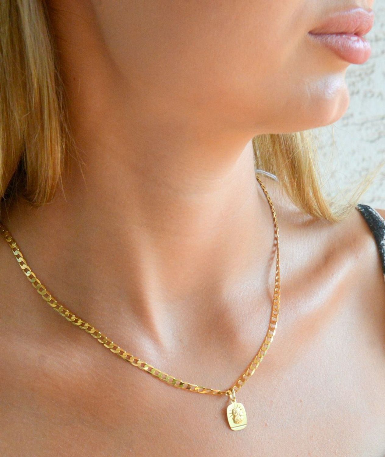 Złota zawieszka 585 medalik Matka Boska Częstochowska DIA-ZAW-11129-585.jpg