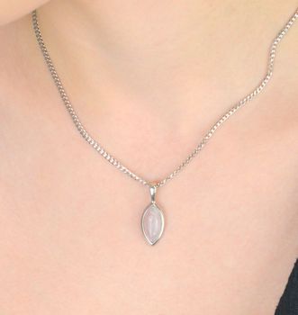 Zjawiskowa zawieszka srebrna próby 925 z naturalnym kwarcem różowym. Model DIA-ZAW-11174-925, waga 1,92 g, długość 2,5 cm, szerokość 1,0 cm. Idealna na prezent dla kobiety (2).JPG