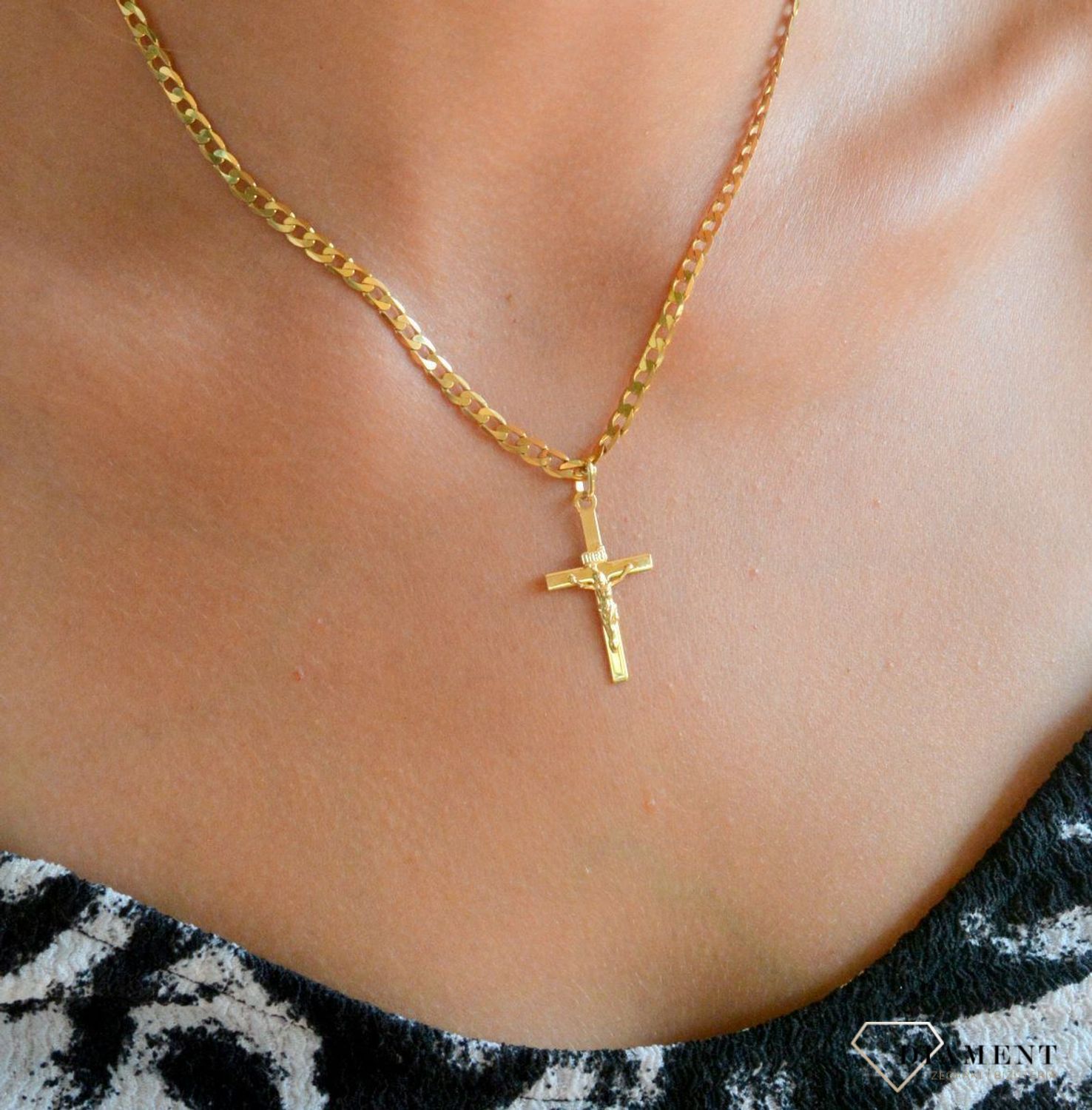 Zawieszka złota 585 Złoty krzyżyk z wizerunkiem Pana Jezusa.webp