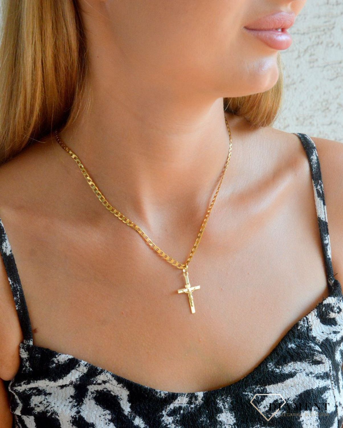 Zawieszka złota 585 Złoty krzyżyk z wizerunkiem Pana Jezusa.webp