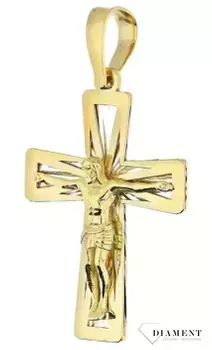 Krzyżyk złoty z wizerunkiem Pana Jezusa DIA-ZAW-11251-375 ozdobnym grawerem wykonany ze złota próby 375. Zawieszka wykonana z niezwykłą starannością i dbałością o szczegóły.webp