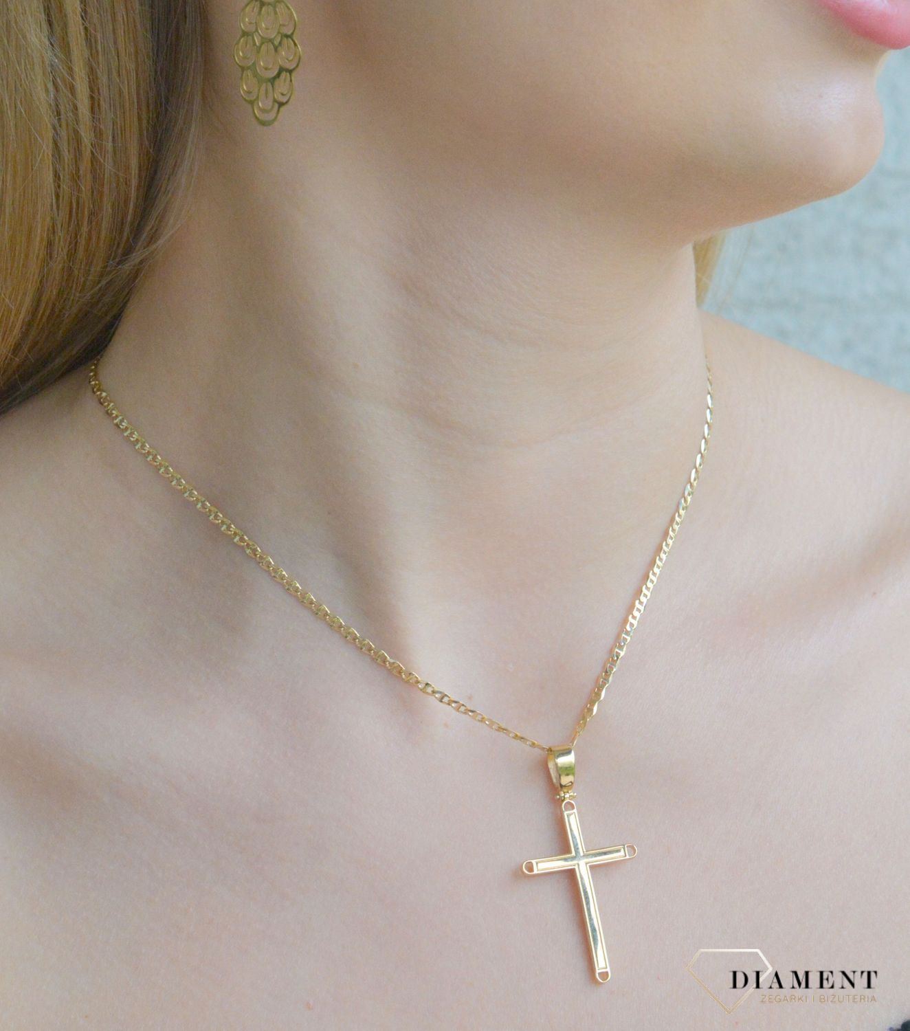 Złota zawieszka 585 krzyż z zarysowanymi krawędziami DIA-ZAW-11317-585. Złota zawieszka krzyżyk. Złoty krzyżyk bez wizerunku. Złoty krzyż do łańcuszka. Złota zawieszka krzyżyk na prezent..jpg