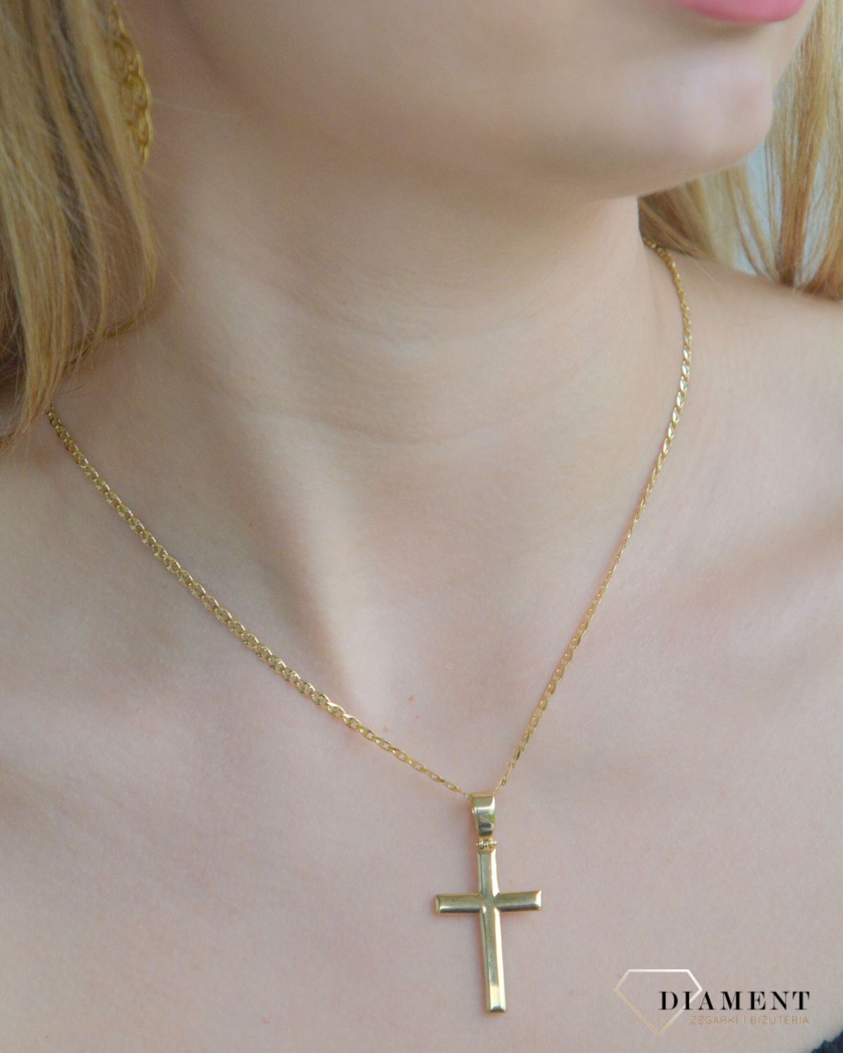 Złota zawieszka 585 gładki krzyż DIA-ZAW-11318-585. Złota zawieszka krzyżyk. Złoty krzyżyk bez wizerunku. Złoty krzyż do łańcuszka. Złota zawieszka krzyżyk na prezent..jpg