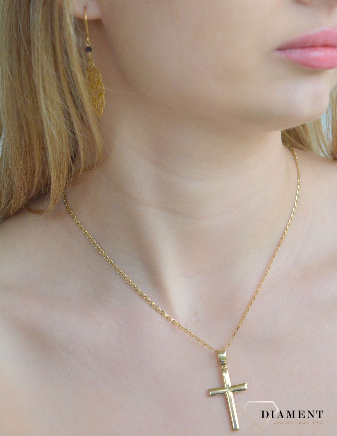 Złota zawieszka 585 gładki krzyż DIA-ZAW-11318-585. Złota zawieszka krzyżyk. Złoty krzyżyk bez wizerunku. Złoty krzyż do łańcuszka. Złota zawieszka krzyżyk na prezent..jpg