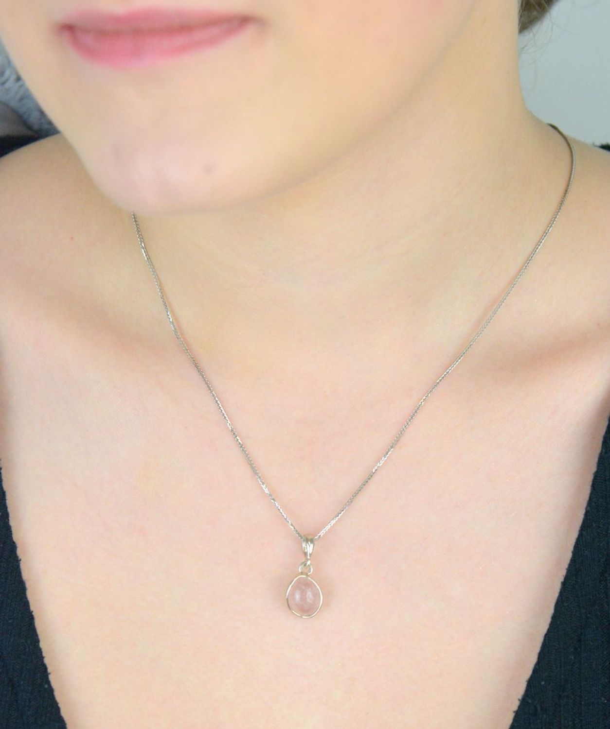 Srebrna zawieszka damska 925 z kwarcem różowym.jpg