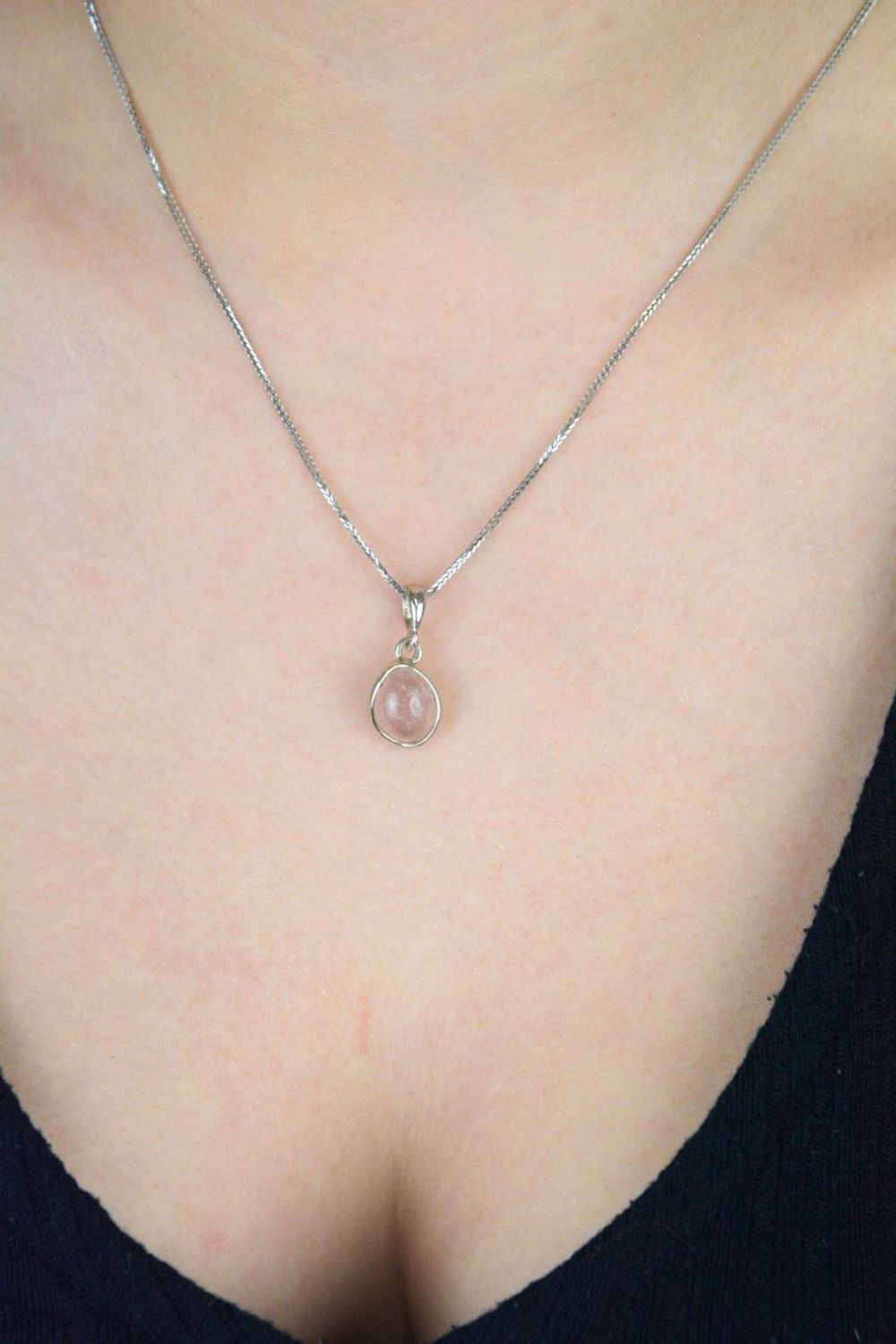 Srebrna zawieszka damska 925 z kwarcem różowym.jpg