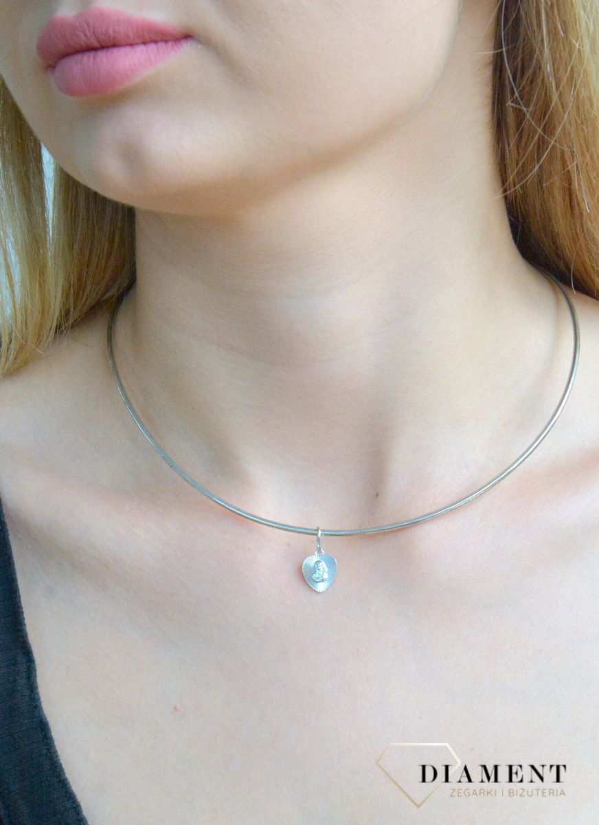 Srebrny medalik 925 Matka Boska z dzieciątkiem w sercu DIA-ZAW-11517R-925. Srebrny medalik serce. Srebrny medalik z Matką z dzieciątkiem. Medalik srebrny na pamiątkę chrztu, komunii. Medalik srebrny serduszko na prezent..jpg