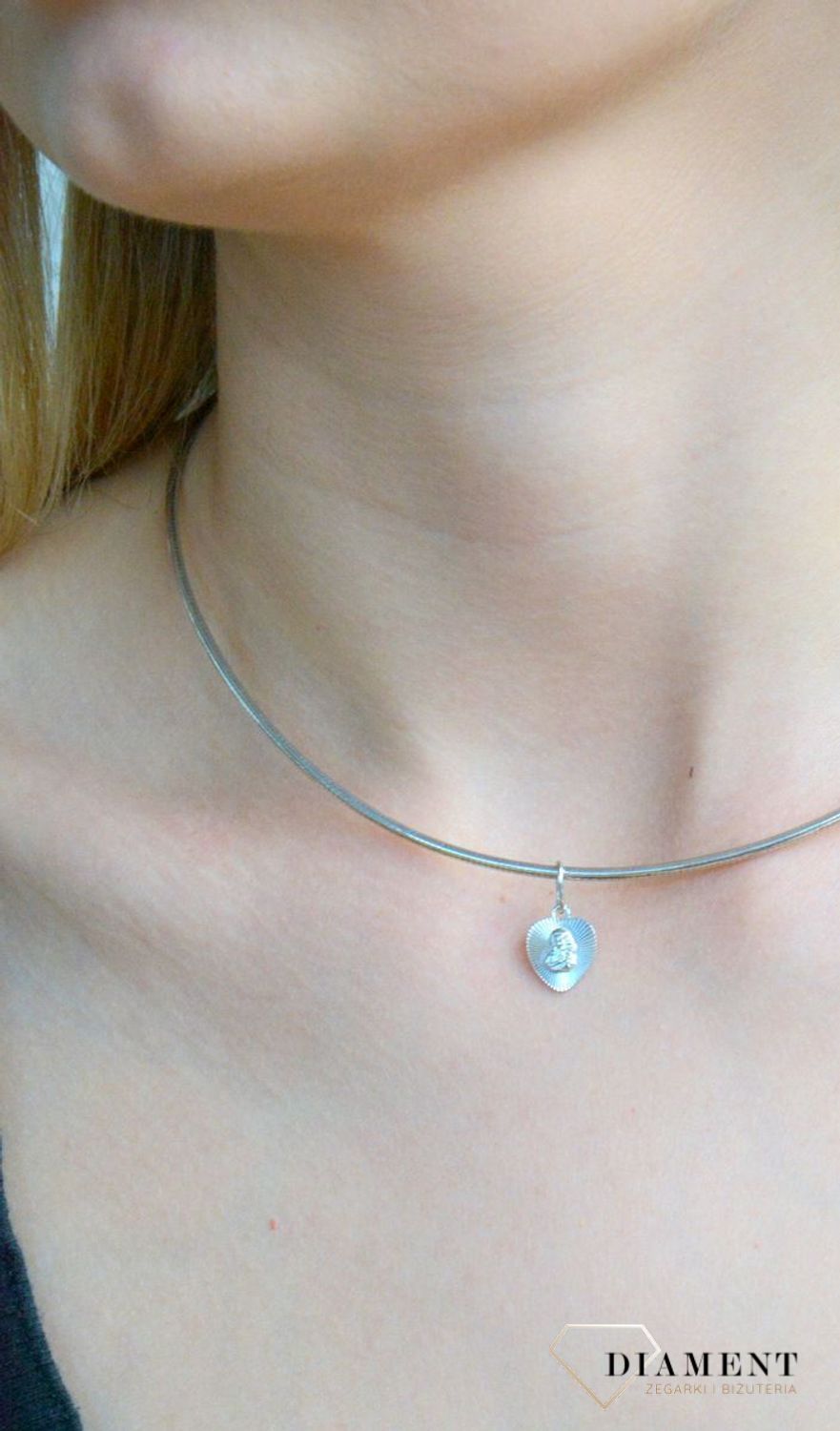 Srebrny medalik 925 Matka Boska z dzieciątkiem w sercu DIA-ZAW-11517R-925. Srebrny medalik serce. Srebrny medalik z Matką z dzieciątkiem. Medalik srebrny na pamiątkę chrztu, komunii. Medalik srebrny serduszko na prezent..jpg