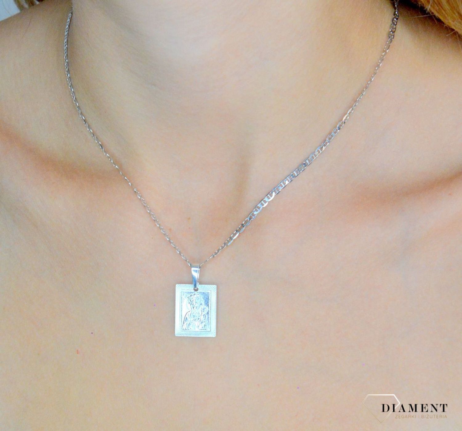 Srebrna zawieszka prostokątny medalik Matka Boska z dzieciątkiem DIA-ZAW-11533-925..jpg