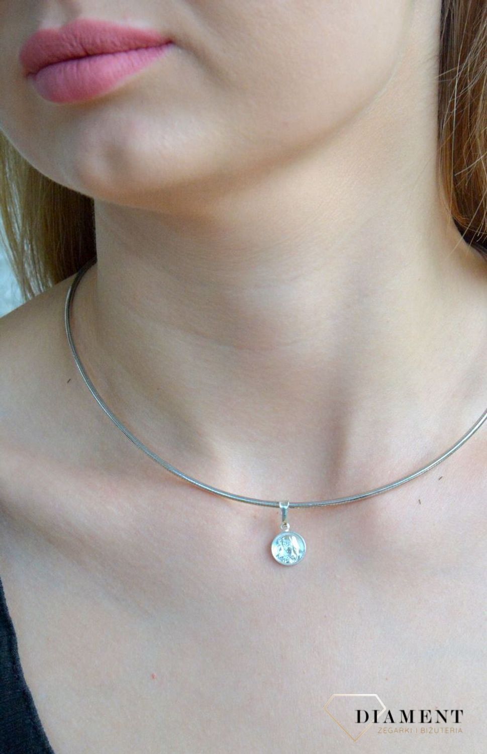 Srebrny medalik okrągły z Matką Boską DIA-ZAW-11539-925. Srebrny medalik z Matką Boską. Medalik srebrny okrągły. Srebrny medalik jako pamiątka bierzmowania czy chrztu. Medalik srebrny na prezent..jpg