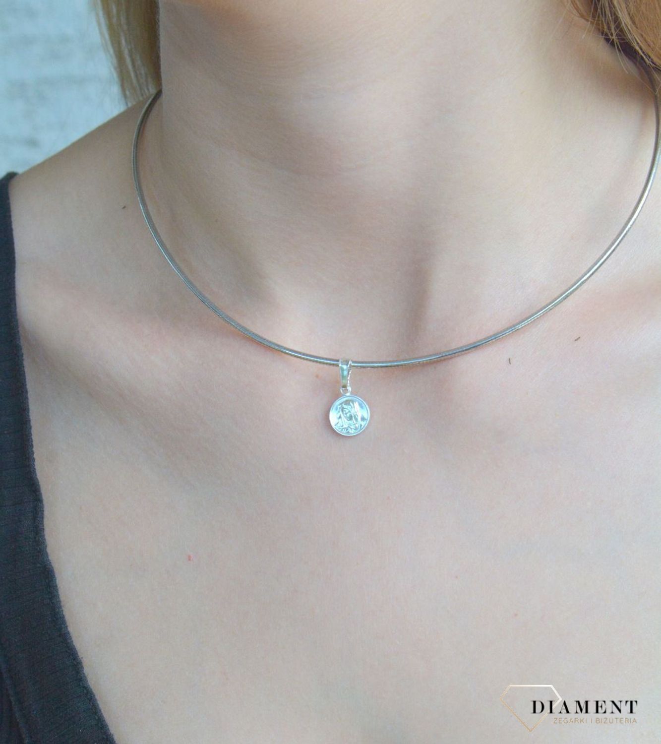 Srebrny medalik okrągły z Matką Boską DIA-ZAW-11539-925. Srebrny medalik z Matką Boską. Medalik srebrny okrągły. Srebrny medalik jako pamiątka bierzmowania czy chrztu. Medalik srebrny na prezent..jpg