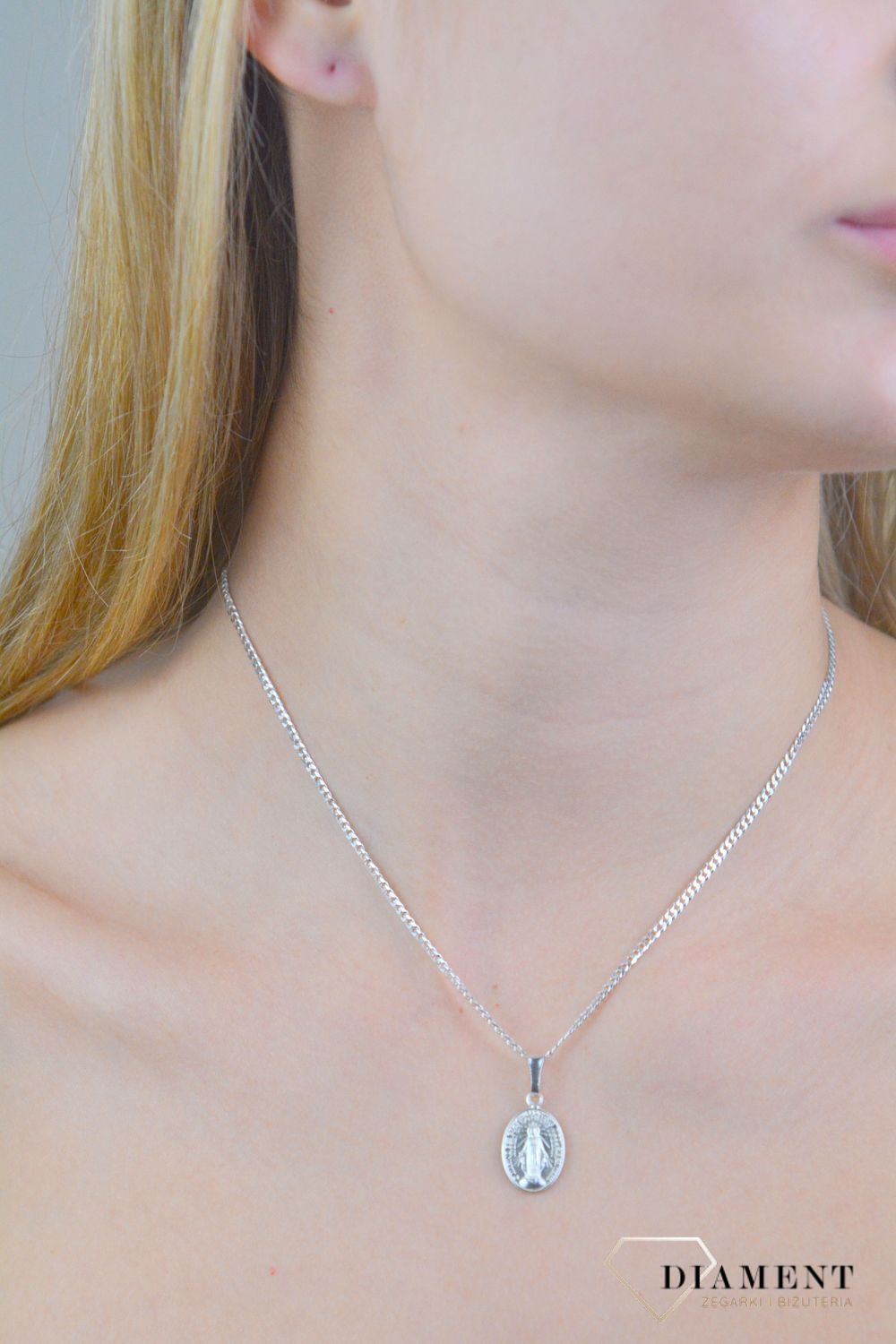 Srebrna zawieszka owalny medalik dwustronny Matka Boża Niepokalana DIA-ZAW-11541-925. Srebrna zawiesza z Matką Bożą. Srebrny medalik z wizerunkiem świętych. Medalik srebrny na prezent. Medalik srebrny na chrzest, ko.jpg