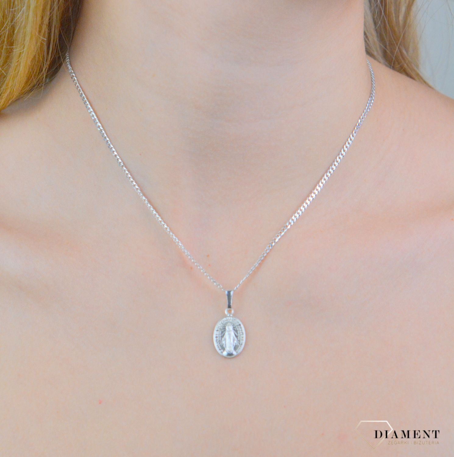 Srebrna zawieszka owalny medalik dwustronny Matka Boża Niepokalana DIA-ZAW-11541-925. Srebrna zawiesza z Matką Bożą. Srebrny medalik z wizerunkiem świętych. Medalik srebrny na prezent. Medalik srebrny na chrzest, ko.jpg