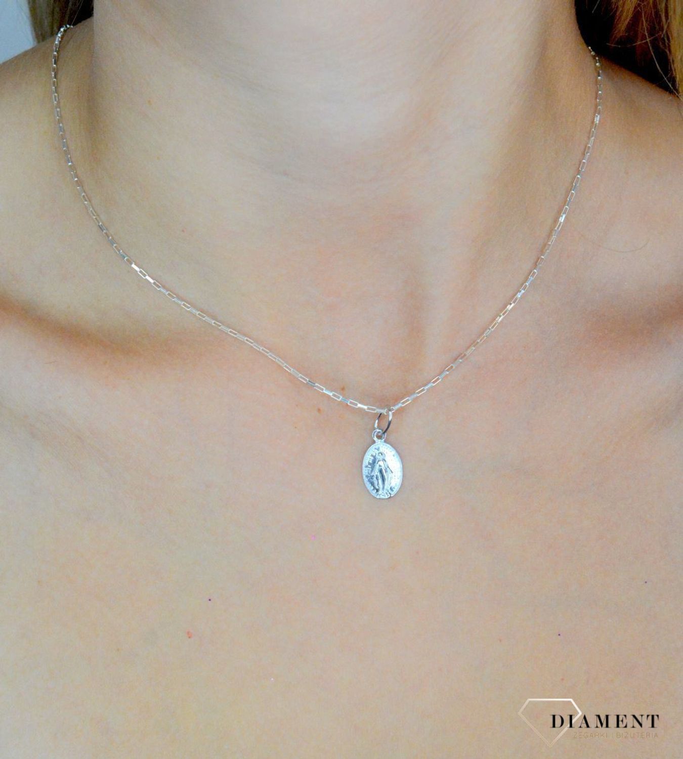 Srebrna zawieszka owalny medalik dwustronny Matka Boża Niepokalana DIA-ZAW-11542-925. Srebrna zawiesza z Matką Bożą. Srebrny medalik z wizerunkiem świętych. Medalik srebrny na prezent. Medalik srebrny na chrzest, komunię, bierzmowanie..jpg