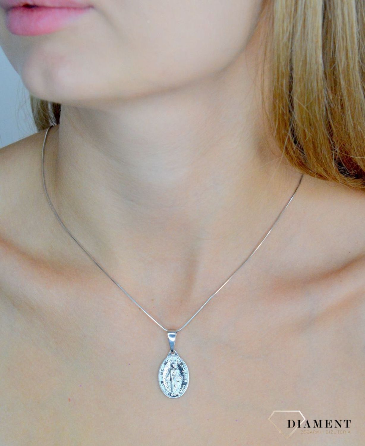 Srebrna zawieszka owalny medalik dwustronny rodowany Matka Boża Niepokalana DIA-ZAW-11544R-925. Srebrna zawiesza z Matką Bożą. Srebrny medalik z wizerunkiem świętych. Medalik srebrny na prezent. Medalik srebrny na chrzest, komunię, bie (1).jpg