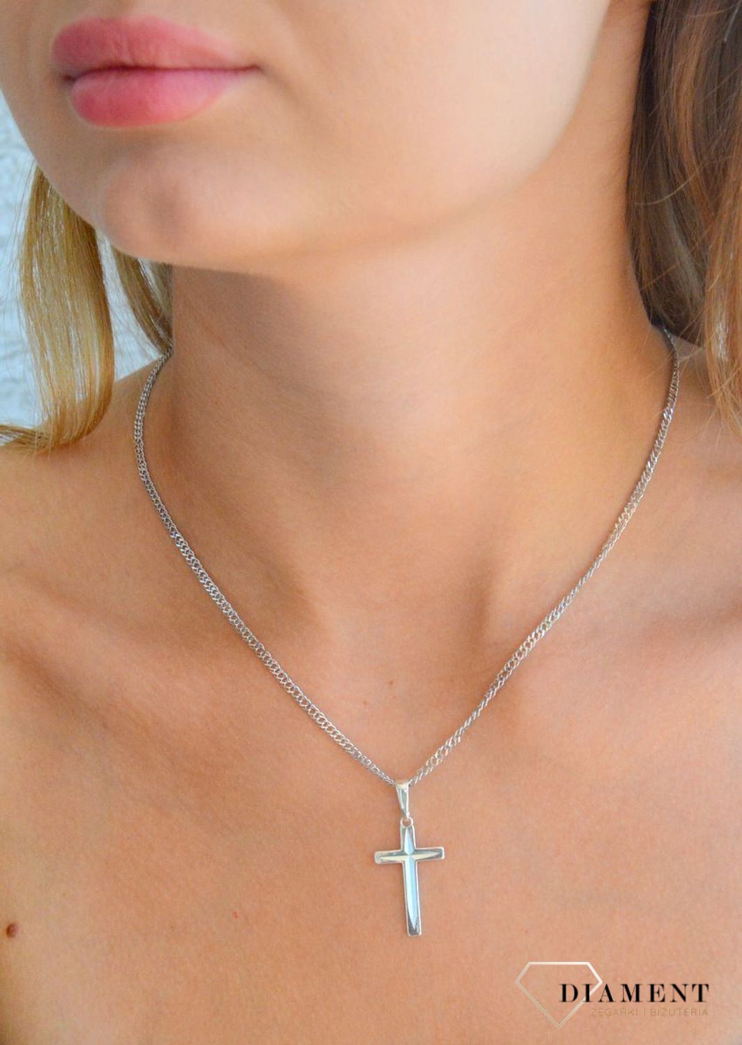 Srebrny krzyżyk 925 grawerowany 2,7 cm DIA-ZAW-11549-925. Srebrna zawieszka krzyżyk. Srebrny krzyżyk damski lub męski. Krzyżyk srebrny na prezent..jpg