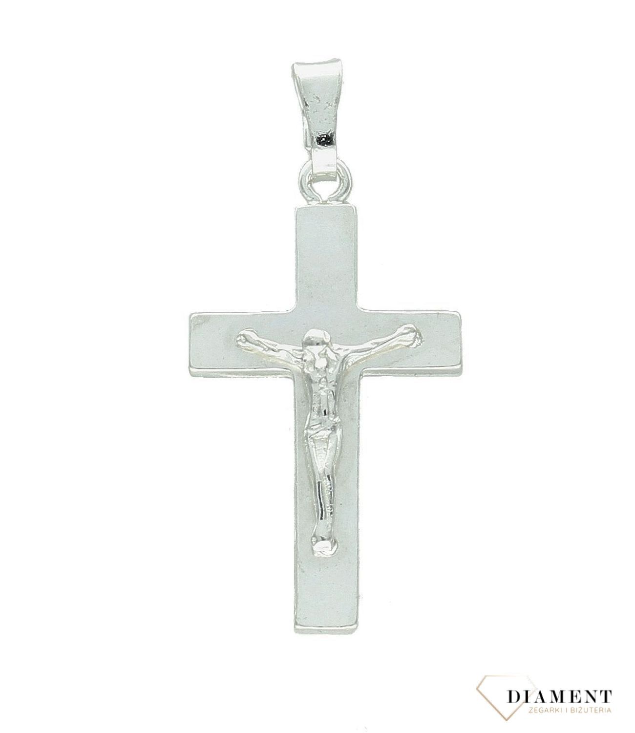 Srebrna zawieszka prosty krzyż z wizerunkiem Jezusa Chrystusa DIA-ZAW-11557-925.  Srebrna zawieszka. Srebrna zawieszka krzyżyk. Srebrny krzyż z Jezusem. Krzyżyk srebrny idealny na prezent..jpg