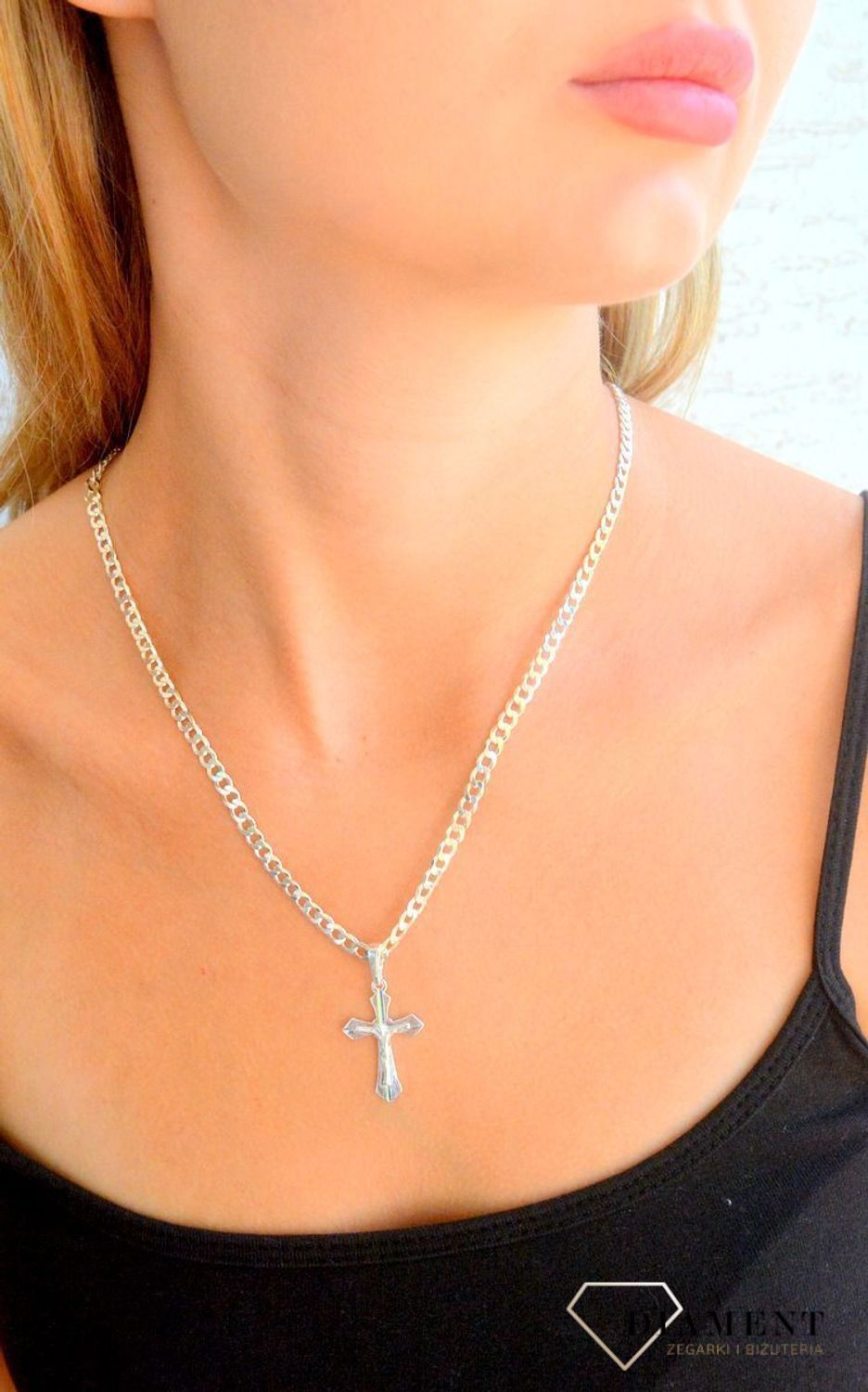 Srebrna zawieszka krzyż z wizerunkiem Jezusa Chrystusa DIA-ZAW-11558-925.  Srebrna zawieszka. Srebrna zawieszka krzyżyk. Srebrny krzyż z Jezusem. Krzyżyk srebrny idealny na prezent..jpg