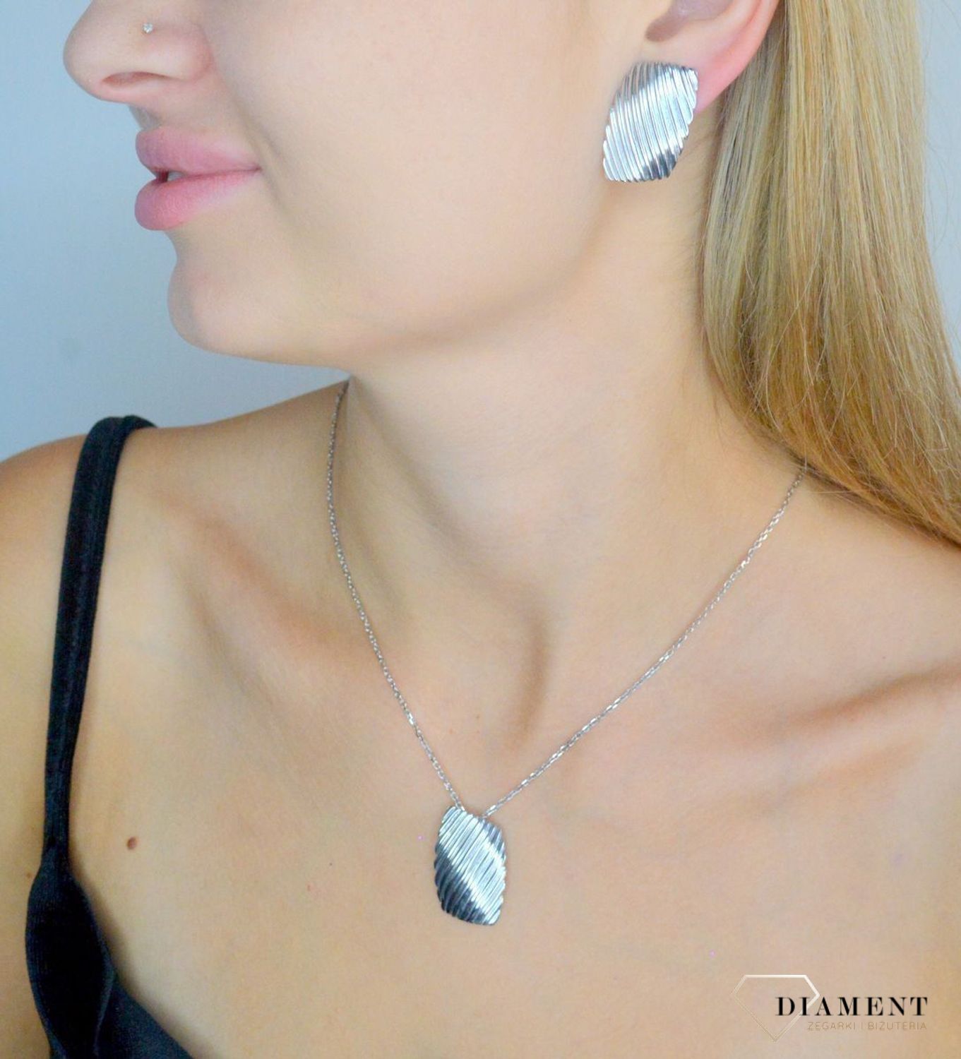 Srebrne zawieszka damska 925 duża geometryczna o grawerowanej powierzchni DIA-ZAW-11706-925.jpg