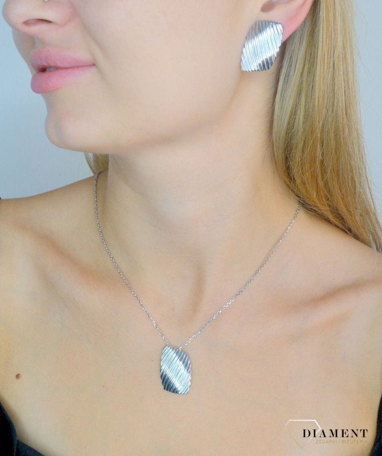 Srebrne zawieszka damska 925 duża geometryczna o grawerowanej powierzchni DIA-ZAW-11706-925.jpg