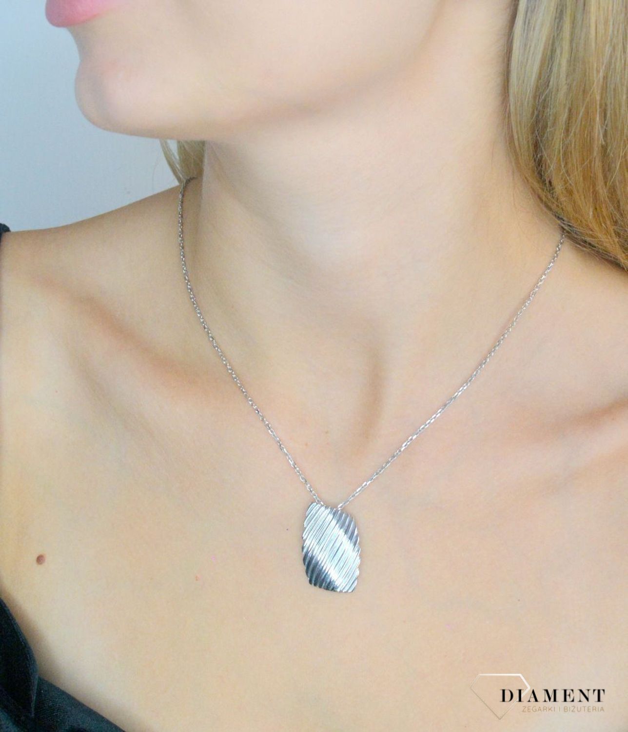 Srebrne zawieszka damska 925 duża geometryczna o grawerowanej powierzchni DIA-ZAW-11706-925.jpg