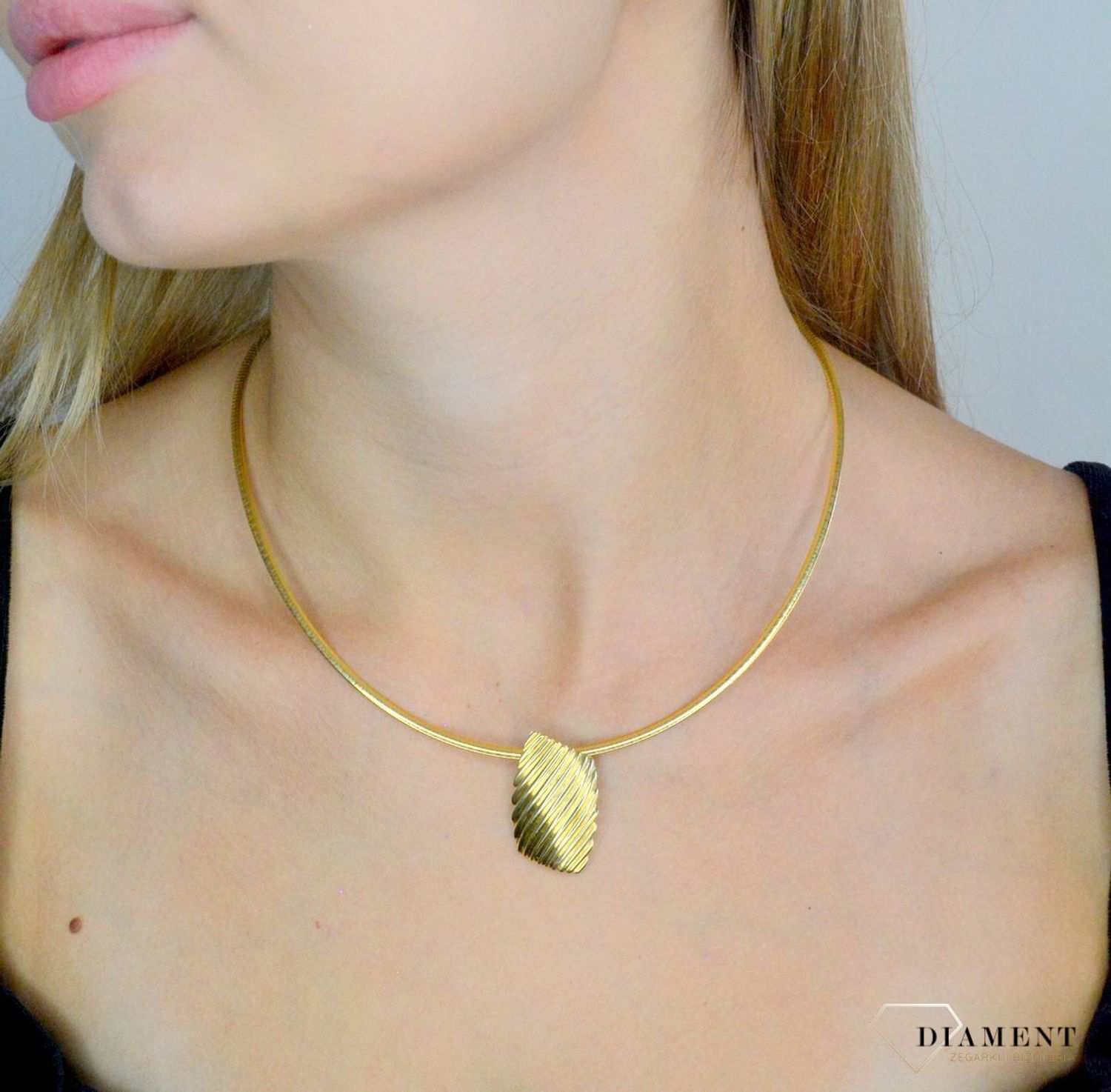 Srebrne zawieszka damska 925 duża geometryczna o grawerowanej powierzchni pokryta złotem DIA-ZAW-117.jpg