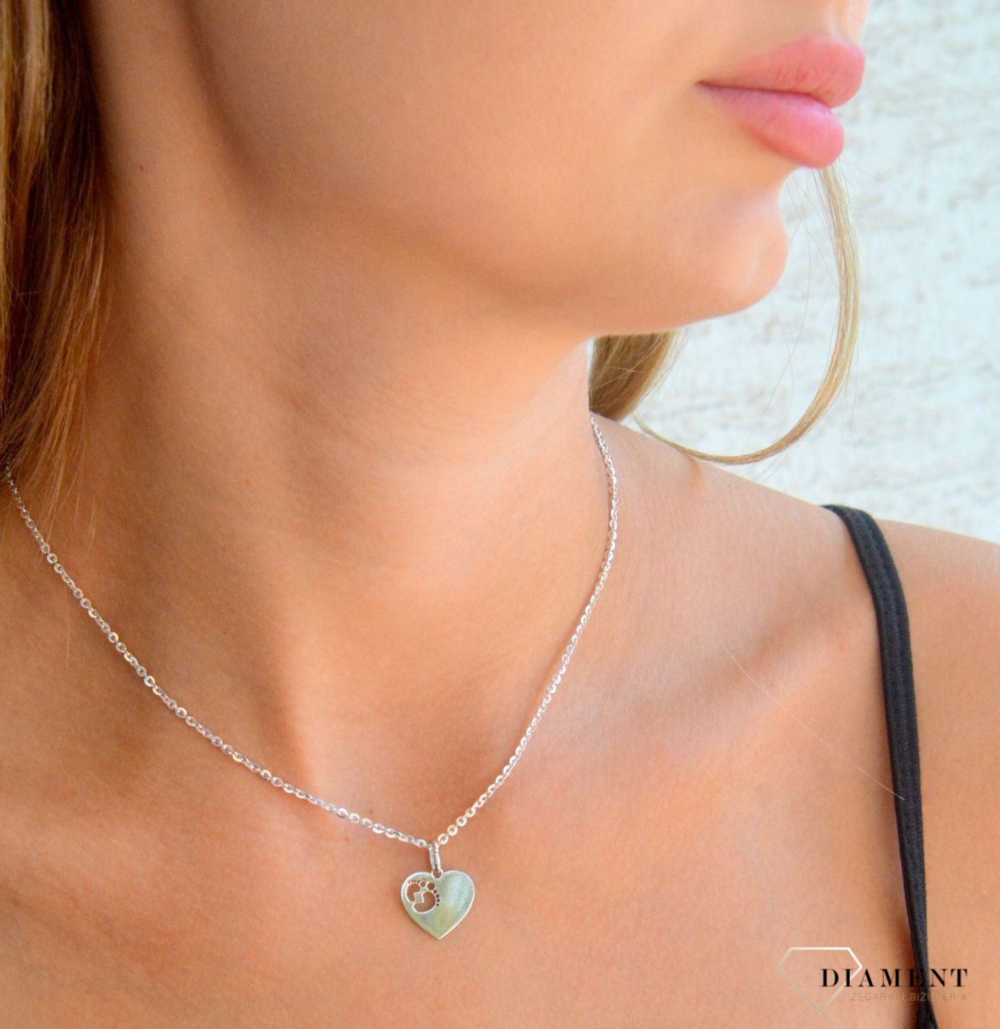 Srebrna zawieszka damska 925 gładkie serce blaszka do graweru z nóżkami dziecka DIA-ZAW-11833-925.jpg