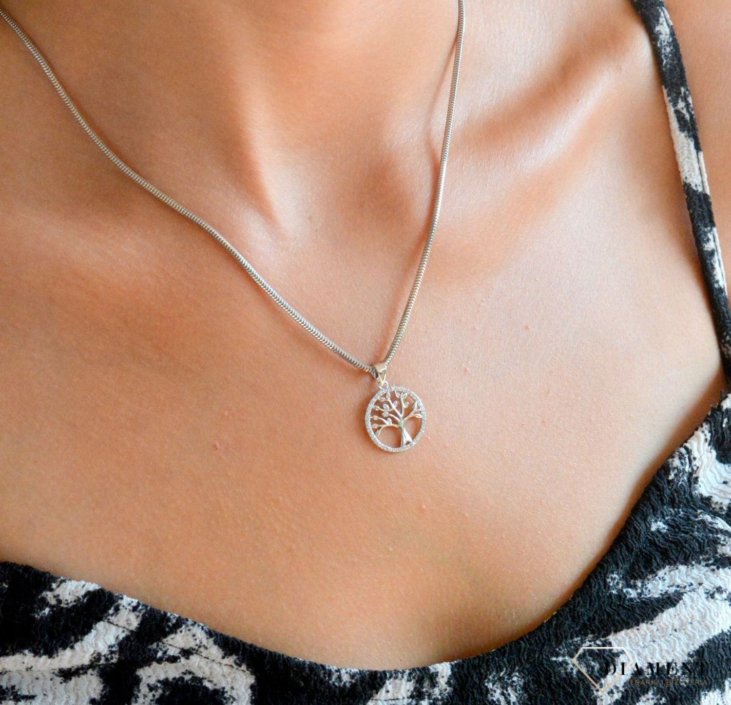 Srebrna zawieszka drzewko szczęścia z białymi cyrkoniami DIA-ZAW-11852-925.jpg