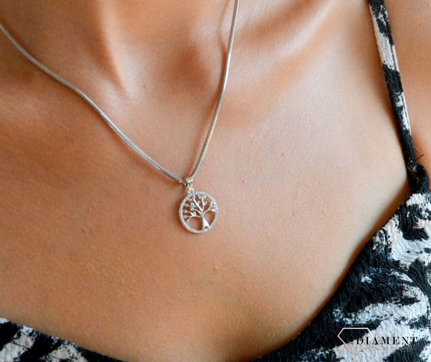 Srebrna zawieszka drzewko szczęścia z białymi cyrkoniami DIA-ZAW-11852-925.jpg