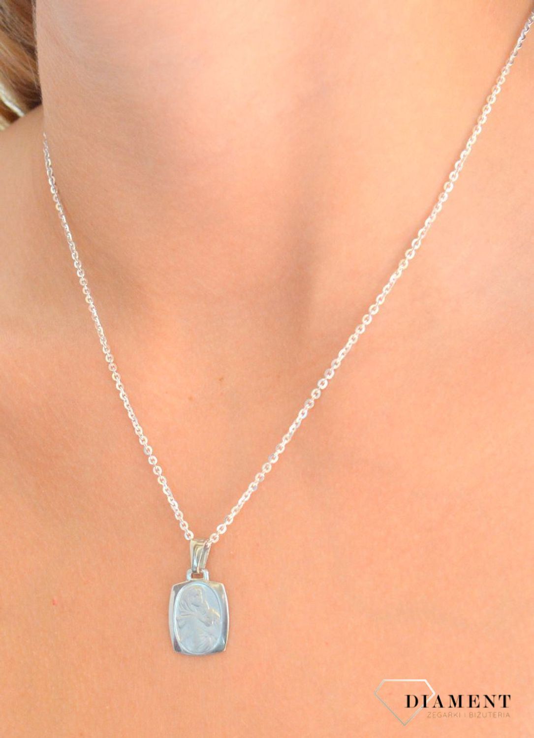 Srebrny medalik prostokątny z Matką Boską z dzieciątkiem DIA-ZAW-11858-925.jpg