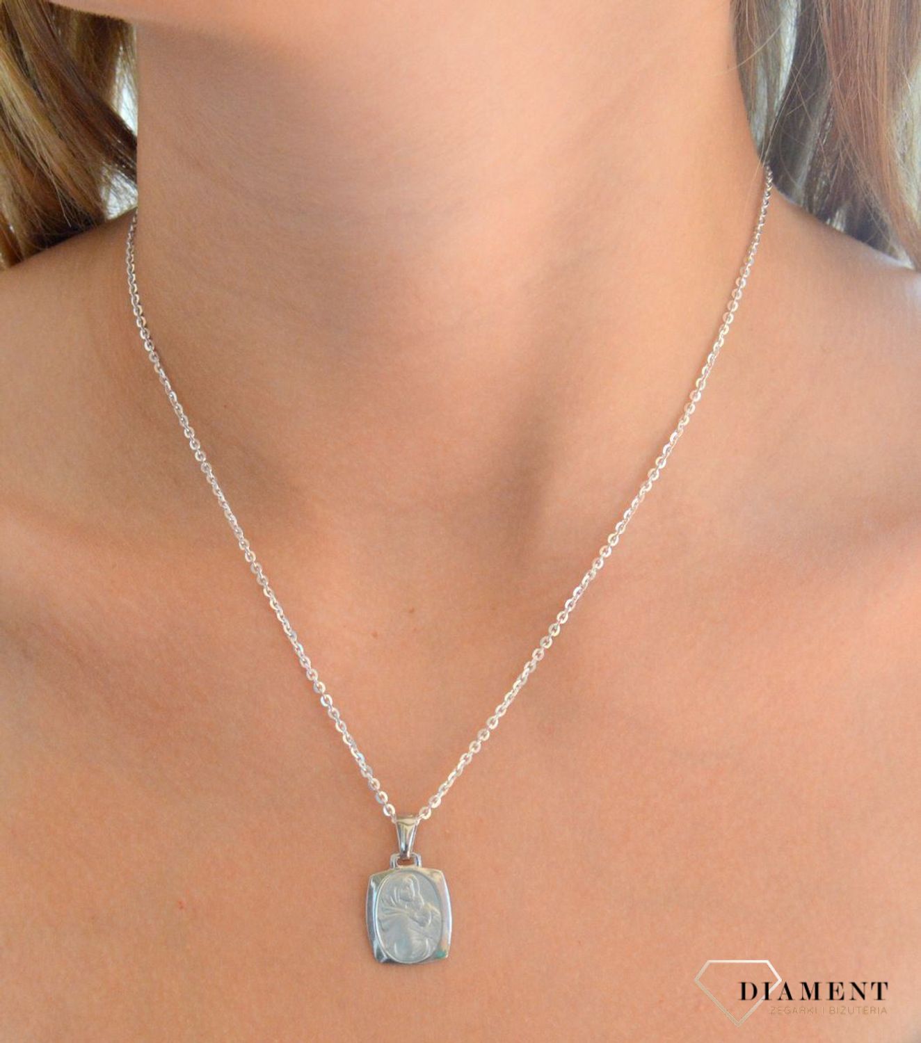 Srebrny medalik prostokątny z Matką Boską z dzieciątkiem DIA-ZAW-11858-925.jpg