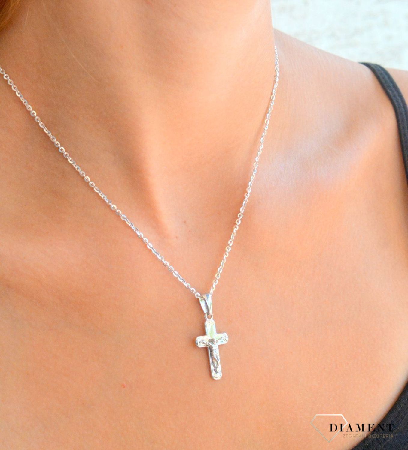 Srebrna zawieszka prosty krzyż z wizerunkiem Jezusa Chrystusa DIA-ZAW-11861-925.jpg