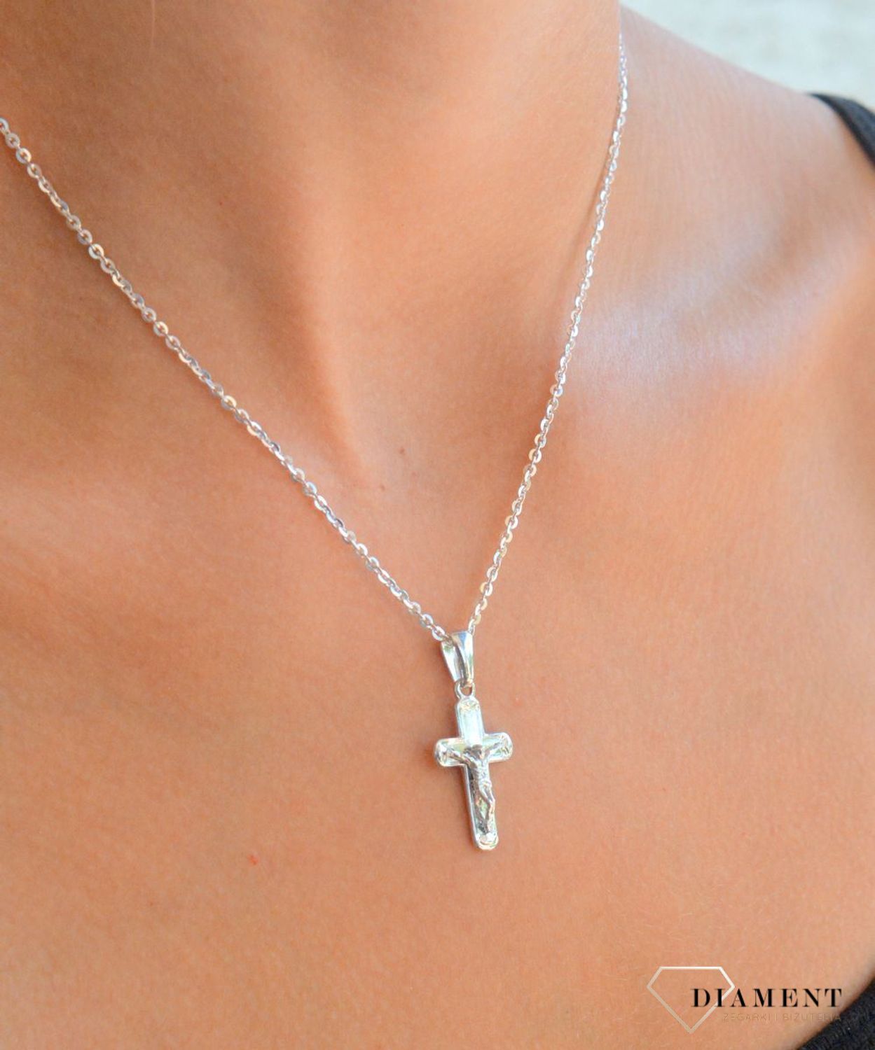 Srebrna zawieszka prosty krzyż z wizerunkiem Jezusa Chrystusa DIA-ZAW-11861-925.jpg