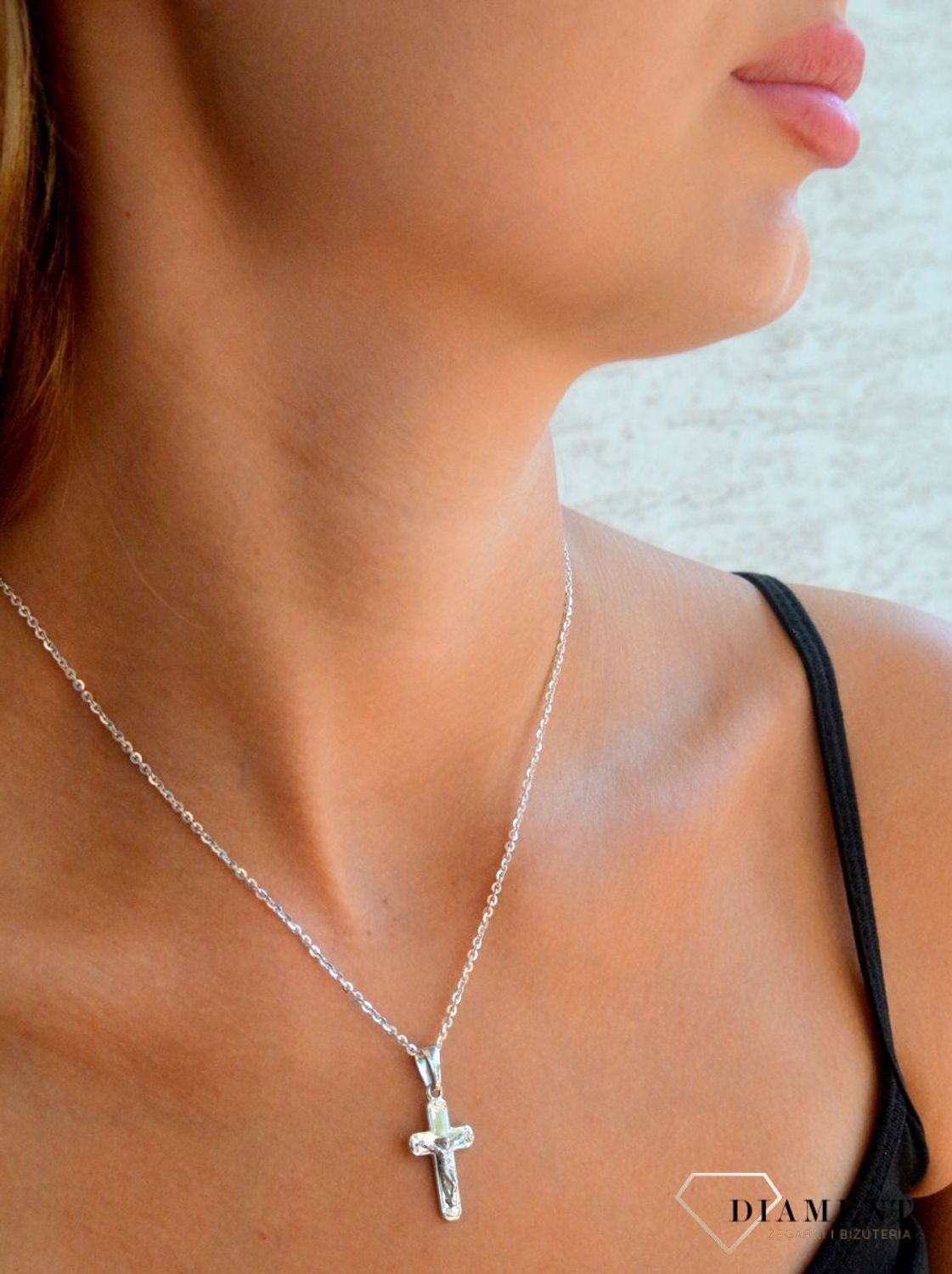 Srebrna zawieszka prosty krzyż z wizerunkiem Jezusa Chrystusa DIA-ZAW-11861-925.jpg