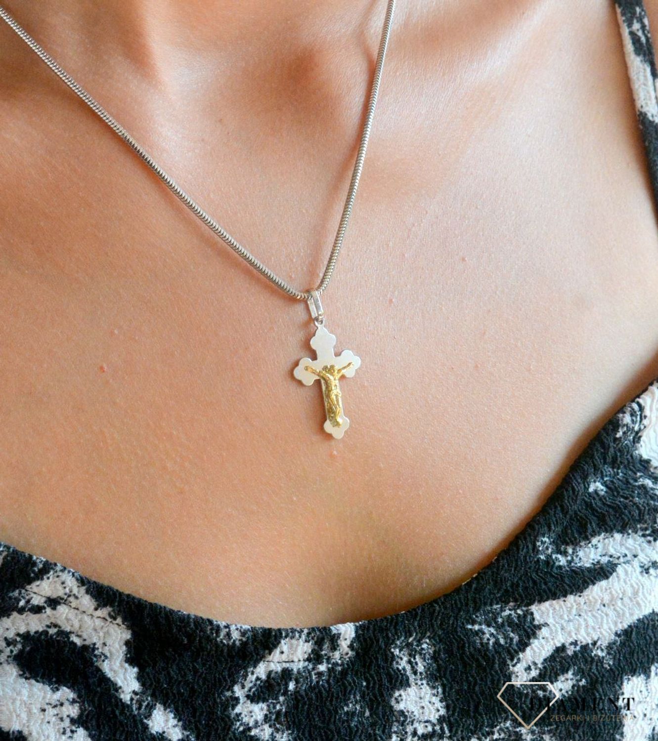 Srebrna zawieszka pokryty złotem krzyż z wizerunkiem Jezusa Chrystusa DIA-ZAW-11862-925.jpg