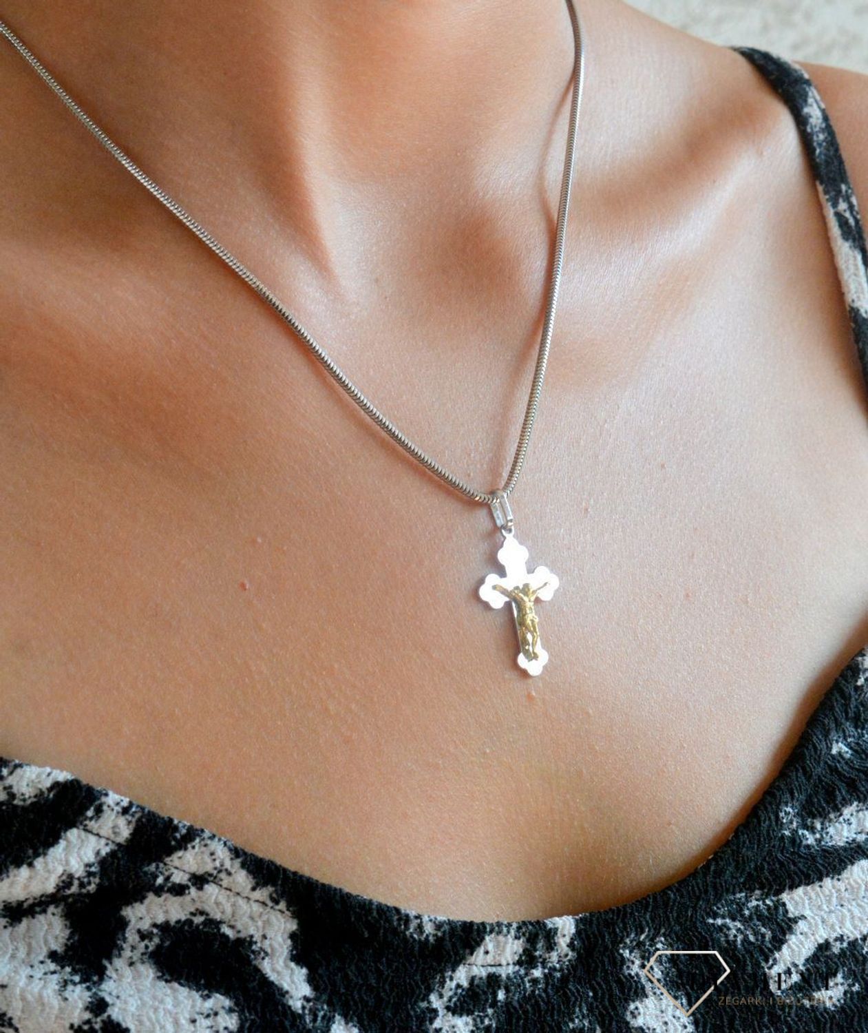 Srebrna zawieszka pokryty złotem krzyż z wizerunkiem Jezusa Chrystusa DIA-ZAW-11862-925.jpg