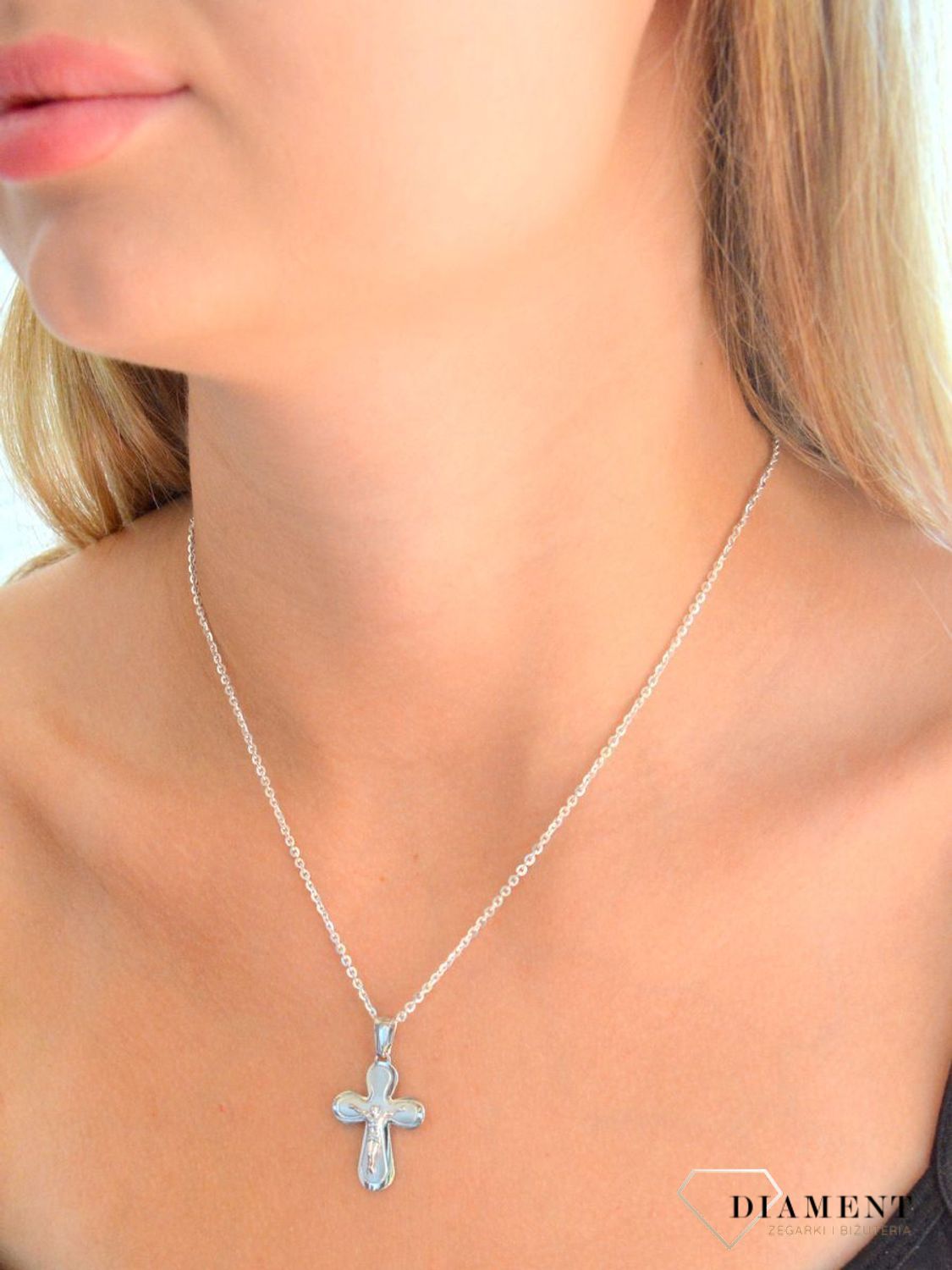 Srebrna zawieszka matowy krzyż z wizerunkiem Jezusa Chrystusa DIA-ZAW-11864-925.jpg