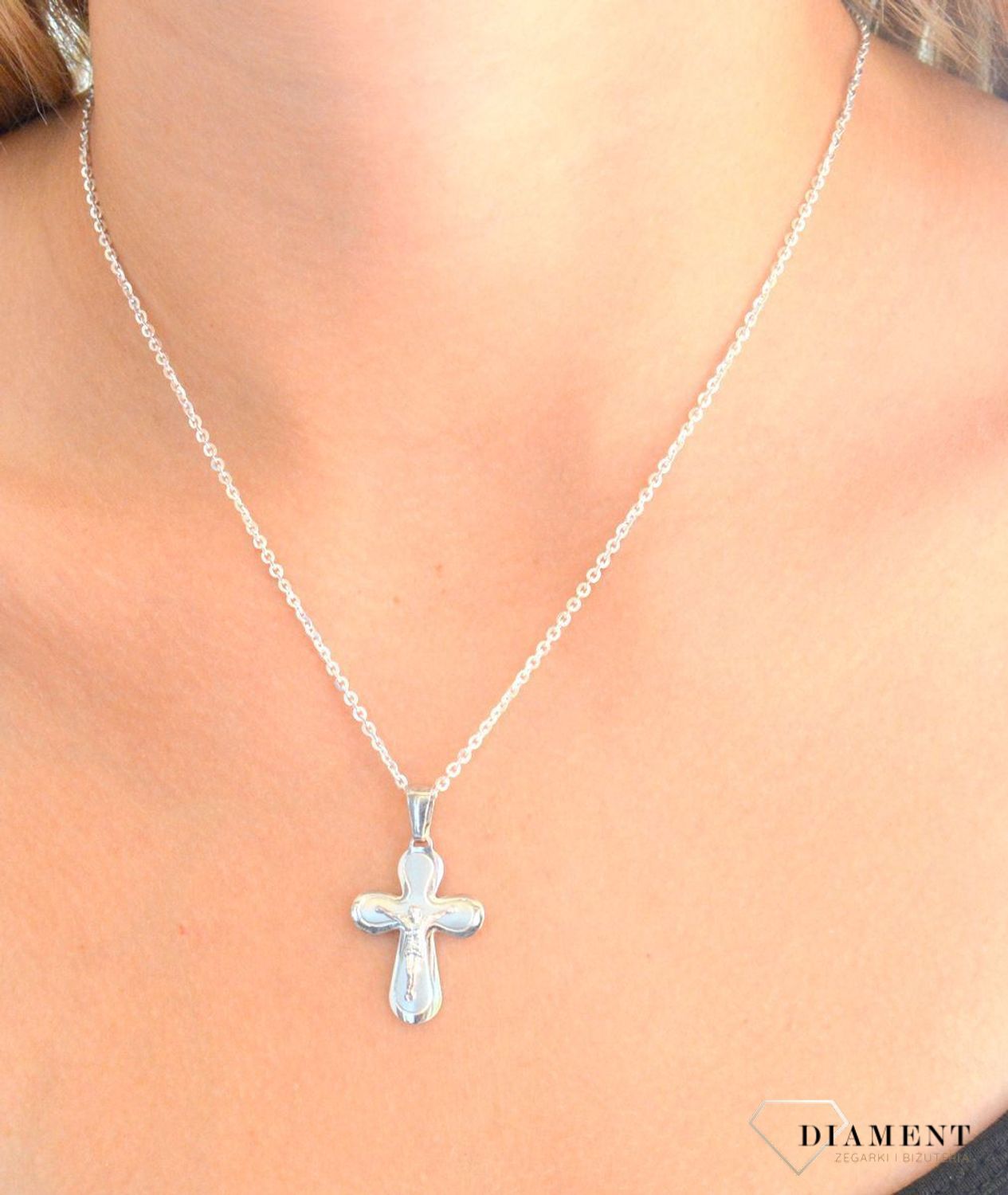 Srebrna zawieszka matowy krzyż z wizerunkiem Jezusa Chrystusa DIA-ZAW-11864-925.jpg