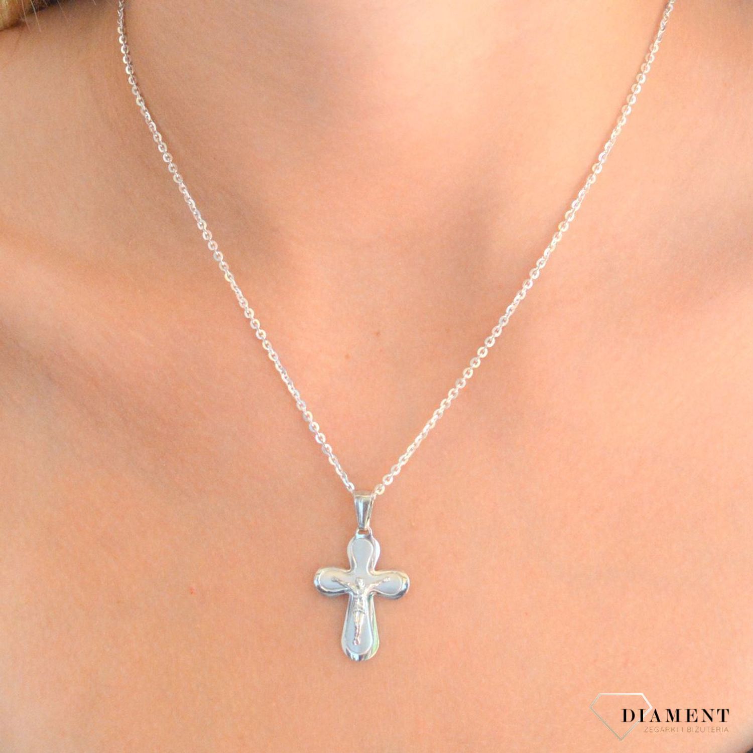 Srebrna zawieszka matowy krzyż z wizerunkiem Jezusa Chrystusa DIA-ZAW-11864-925.jpg