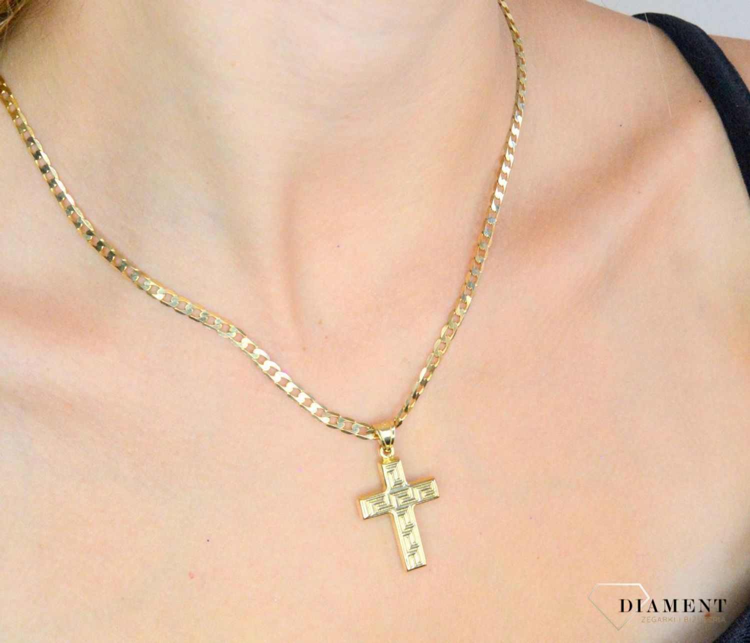 Złota zawieszka 585 krzyżyk z greckim wzorem DIA-ZAW-11936-585. Złota zawieszka damska. Złota zawieszka próby 585. Złota zawieszka krzyżyk. Złota zawieszka idealna na prezent. Krzyżyk złoty na chrzest, komunię ..jpg