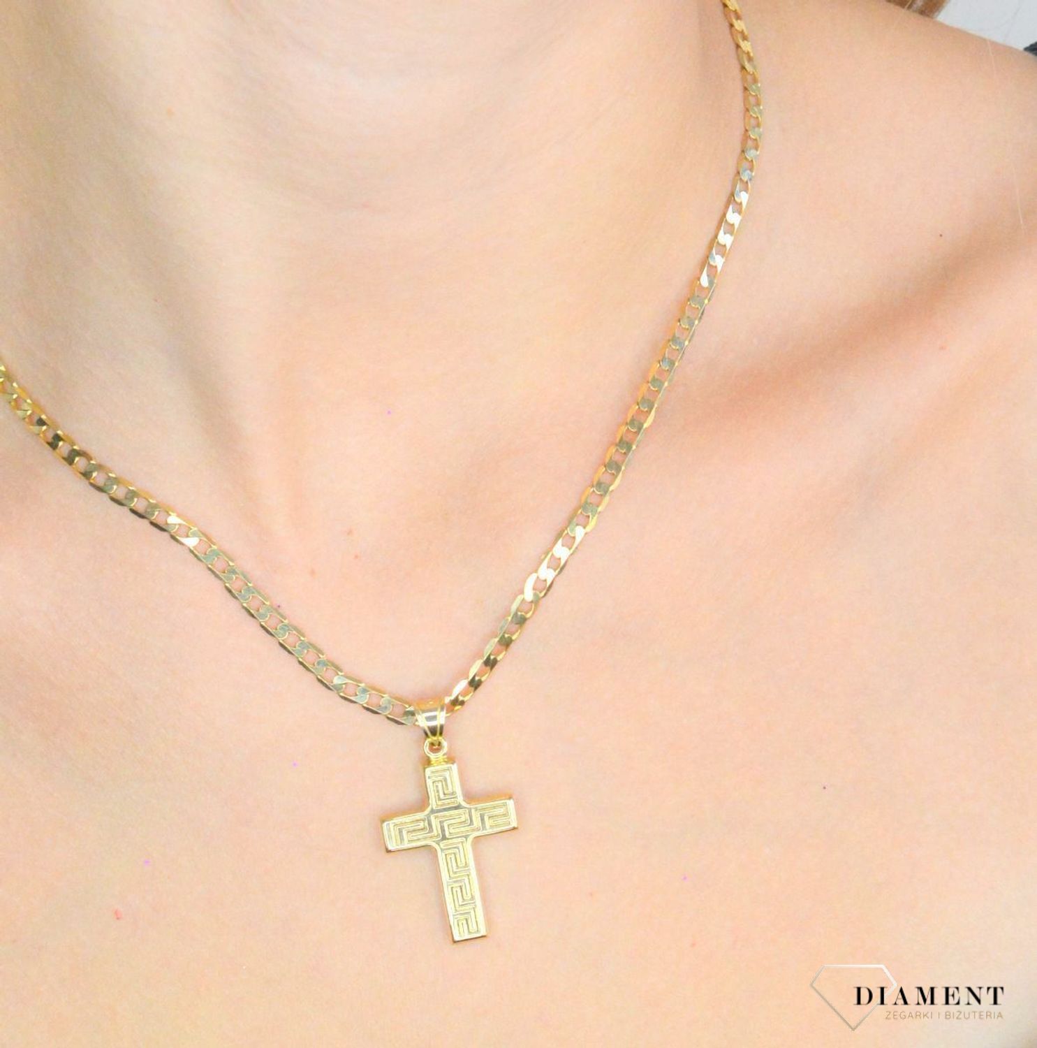 Złota zawieszka 585 krzyżyk z greckim wzorem DIA-ZAW-11936-585. Złota zawieszka damska. Złota zawieszka próby 585. Złota zawieszka krzyżyk. Złota zawieszka idealna na prezent. Krzyżyk złoty na chrzest, komunię ..jpg