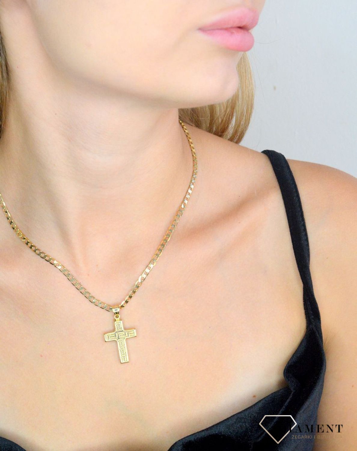 Złota zawieszka 585 krzyżyk z greckim wzorem DIA-ZAW-11936-585. Złota zawieszka damska. Złota zawieszka próby 585. Złota zawieszka krzyżyk. Złota zawieszka idealna na prezent. Krzyżyk złoty na chrzest, komunię ..jpg
