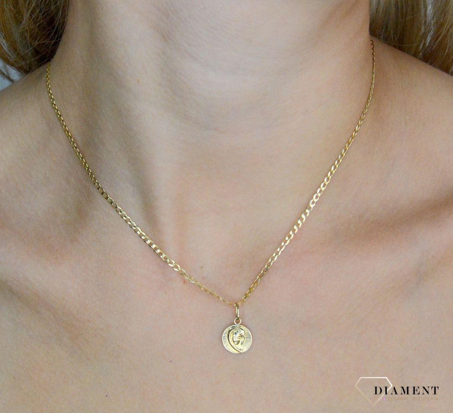 Złota zawieszka 585 okrągły medalik z Matką Boską DIA-ZAW-11944-585. Złota zawieszka damska. Złota zawieszka próby 585. Złota zawieszka medalik święty. Złota zawieszka idealna na prezent. Medalik na chrzest, komunię ..jpg