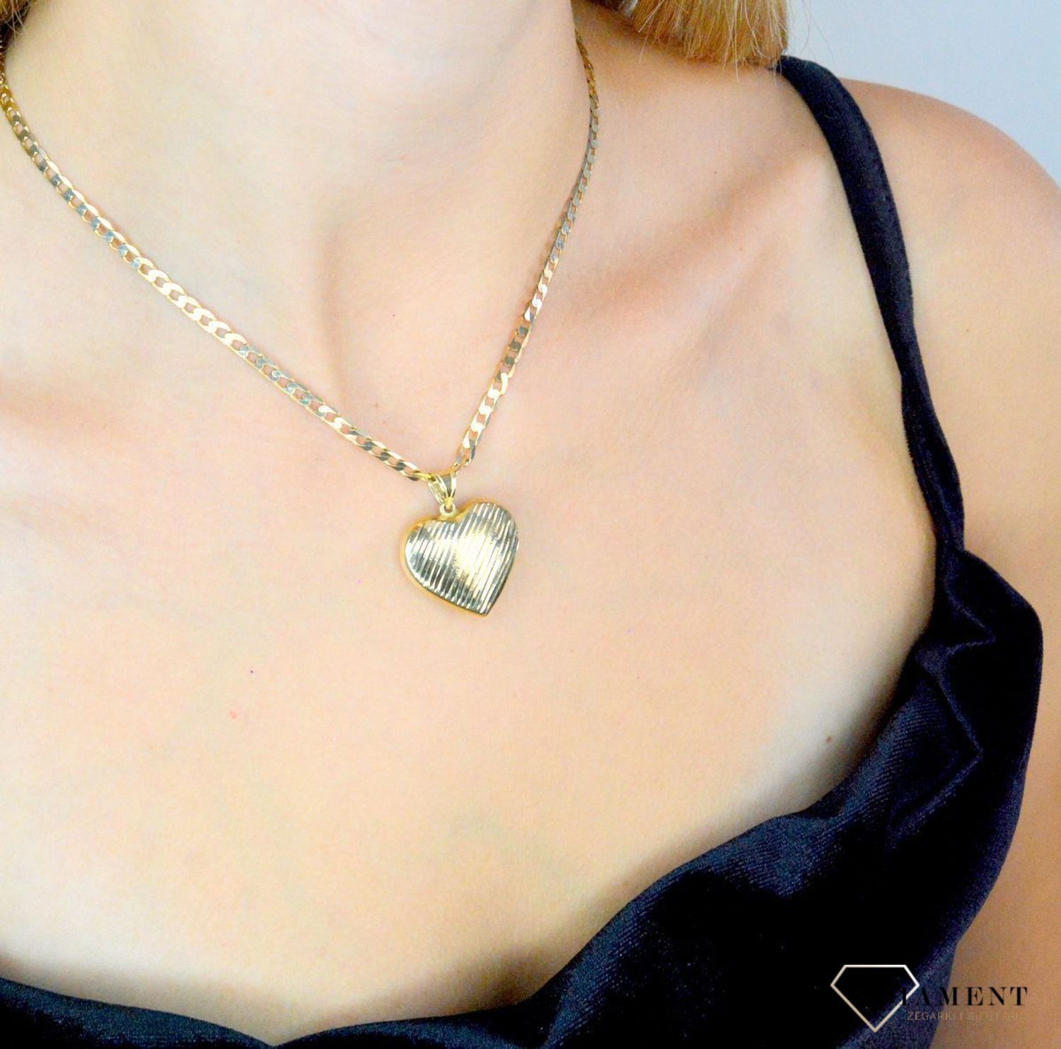 Złota zawieszka 585 wypukłe grawerowane serduszko DIA-ZAW-12000-585. Złota zawieszka damska. Złota zawieszka próby 585. Złota zawieszka grawerowane serce. Złota zawieszka idealna na prezent..jpg