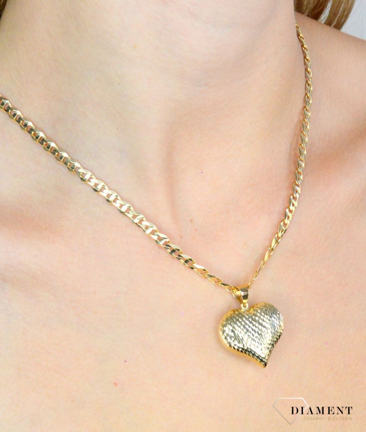 Złota zawieszka 585 wypukłe grawerowane serduszko DIA-ZAW-12001-585.jpg